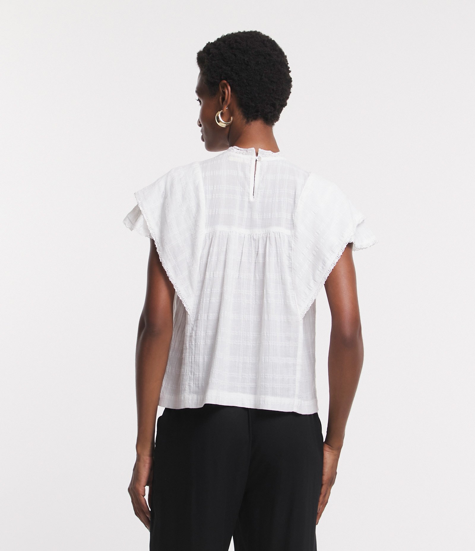 Blusa em Cambraia com Bordado e Detalhes Entremeios Branco Neve 4