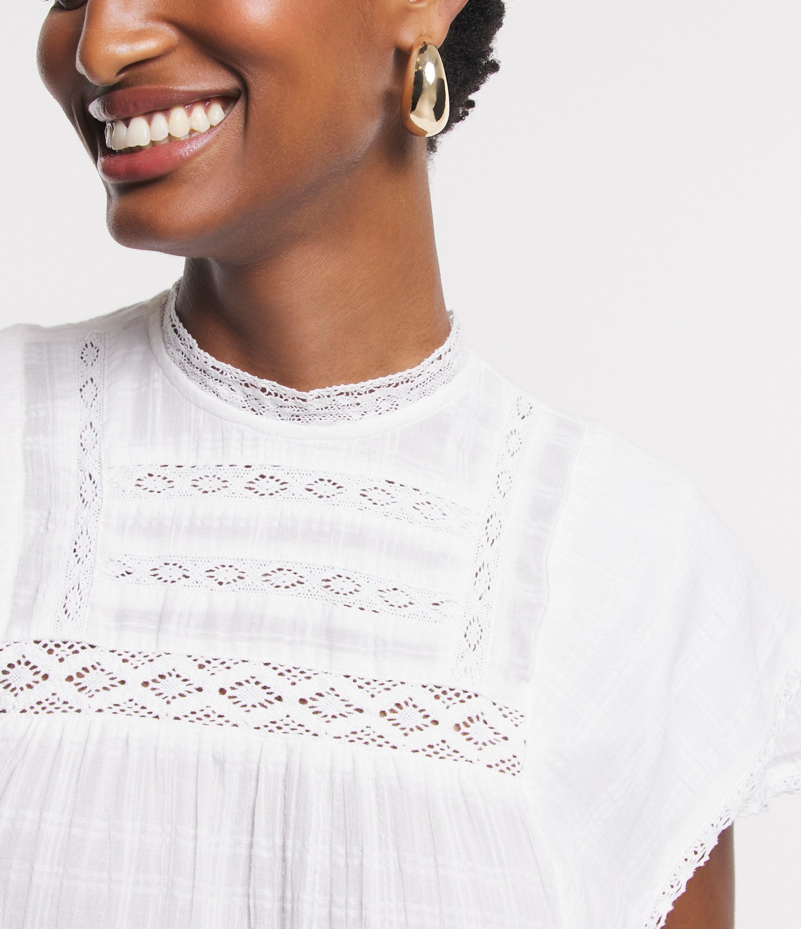 Blusa em Cambraia com Bordado e Detalhes Entremeios Branco Neve 6