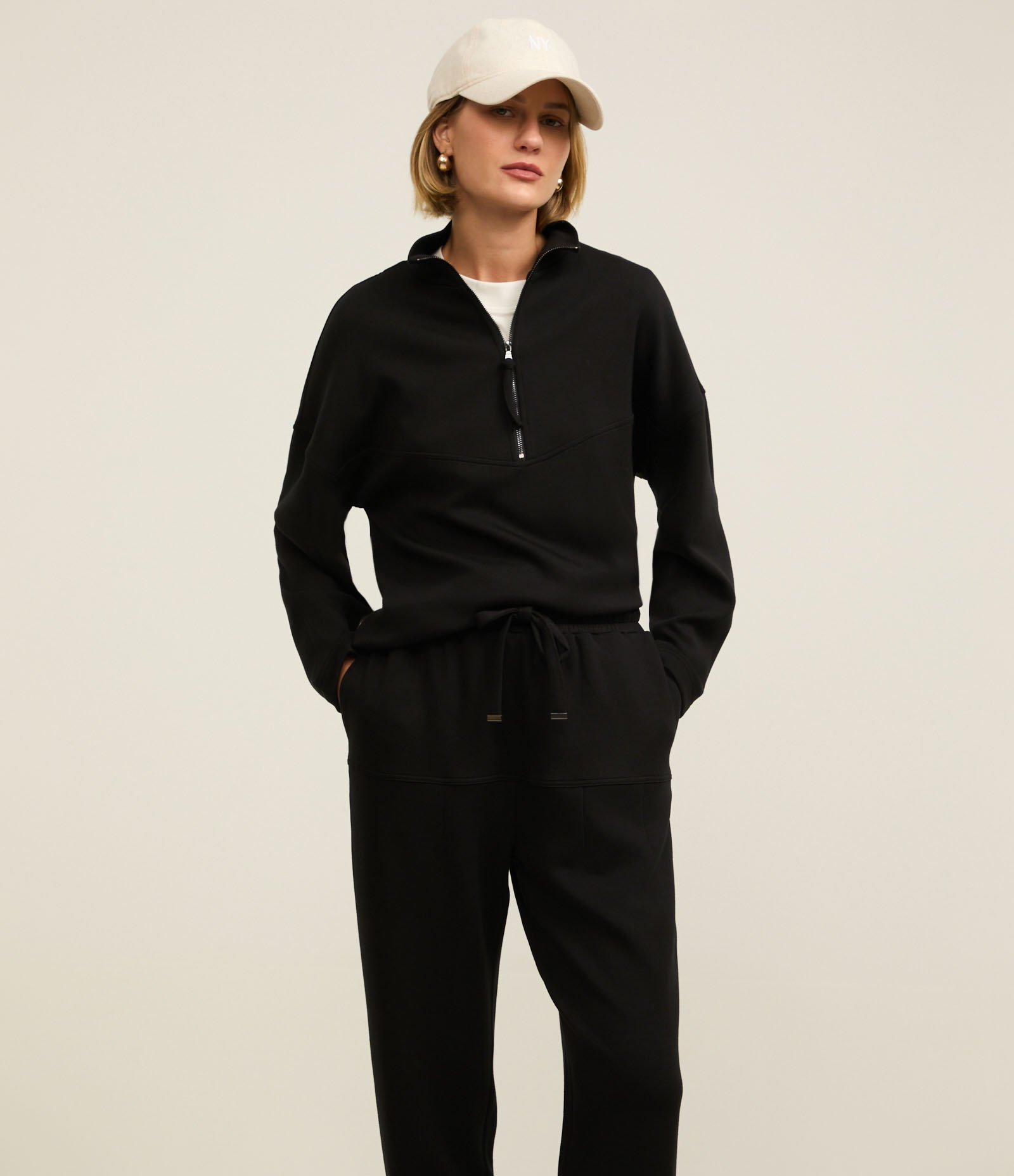 Calça Jogger Moletom com Amarração no Cós e Bolsos Preto 2