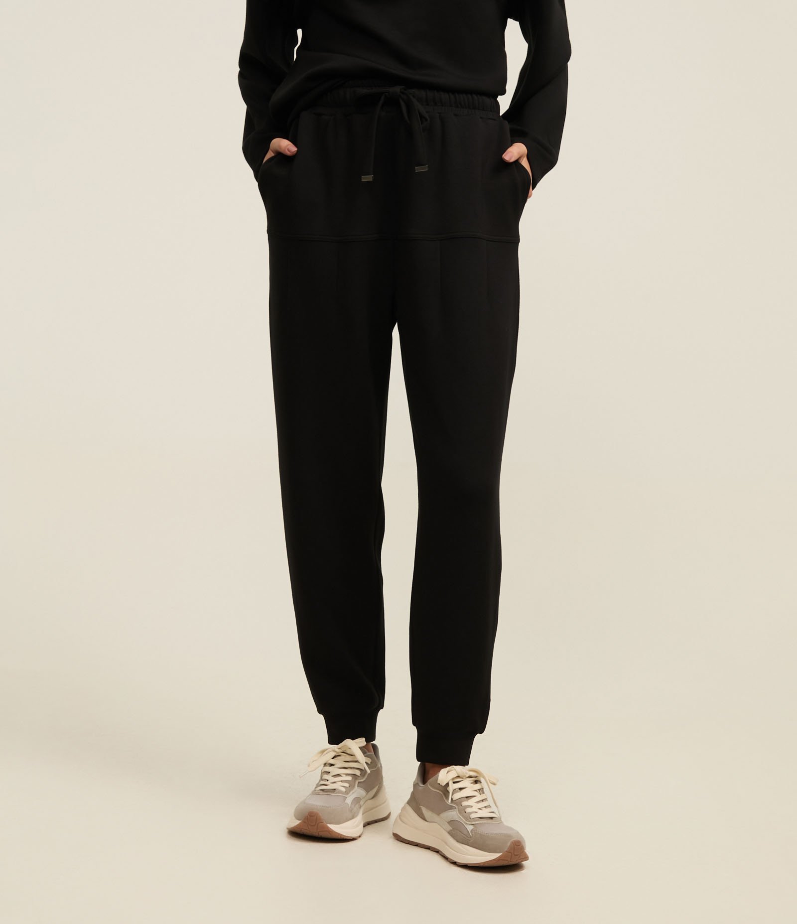 Calça Jogger Moletom com Amarração no Cós e Bolsos Preto 3