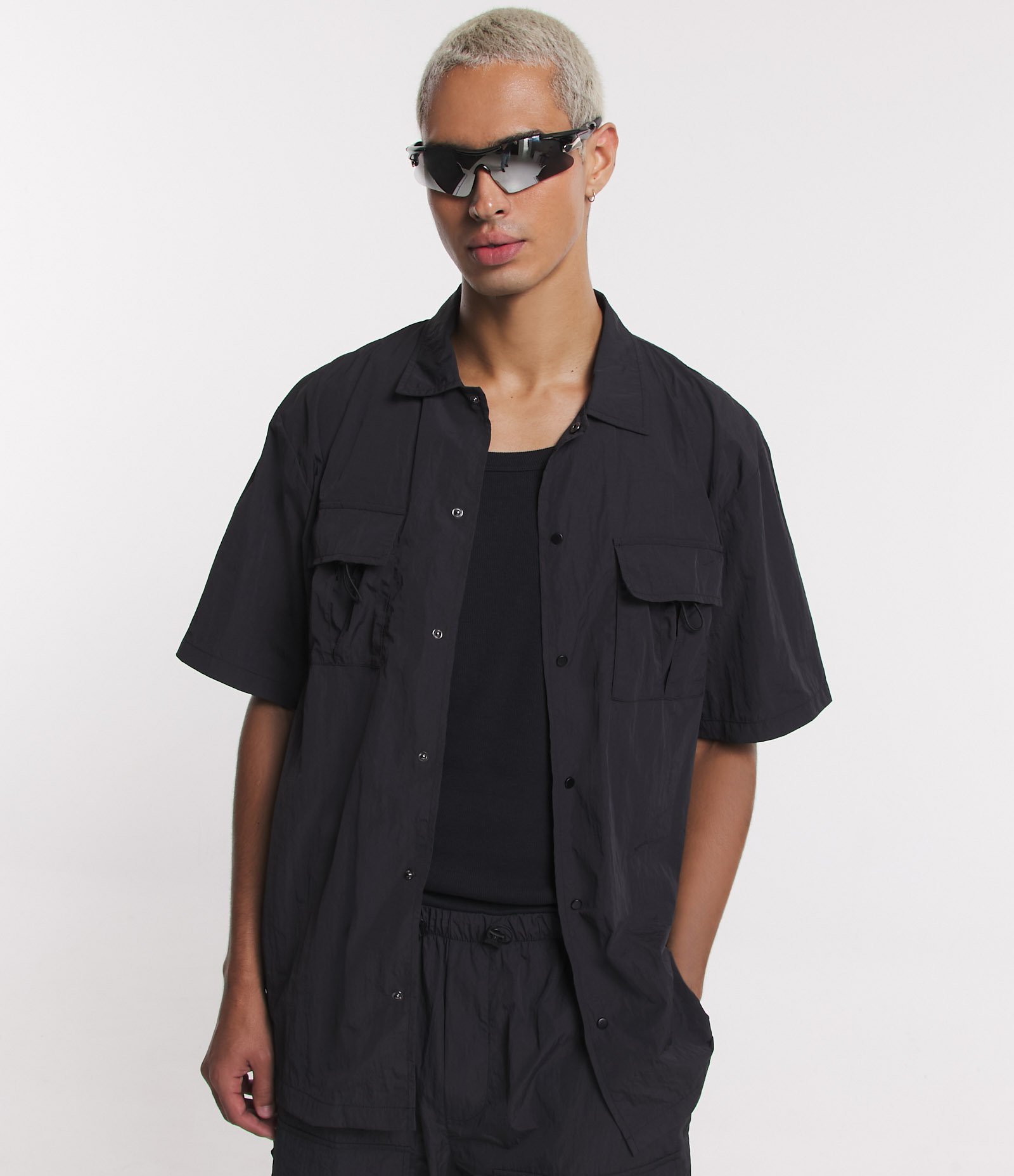 Camisa Oversized com Textura e Bolsos com Regulador de Elástico Preto 5