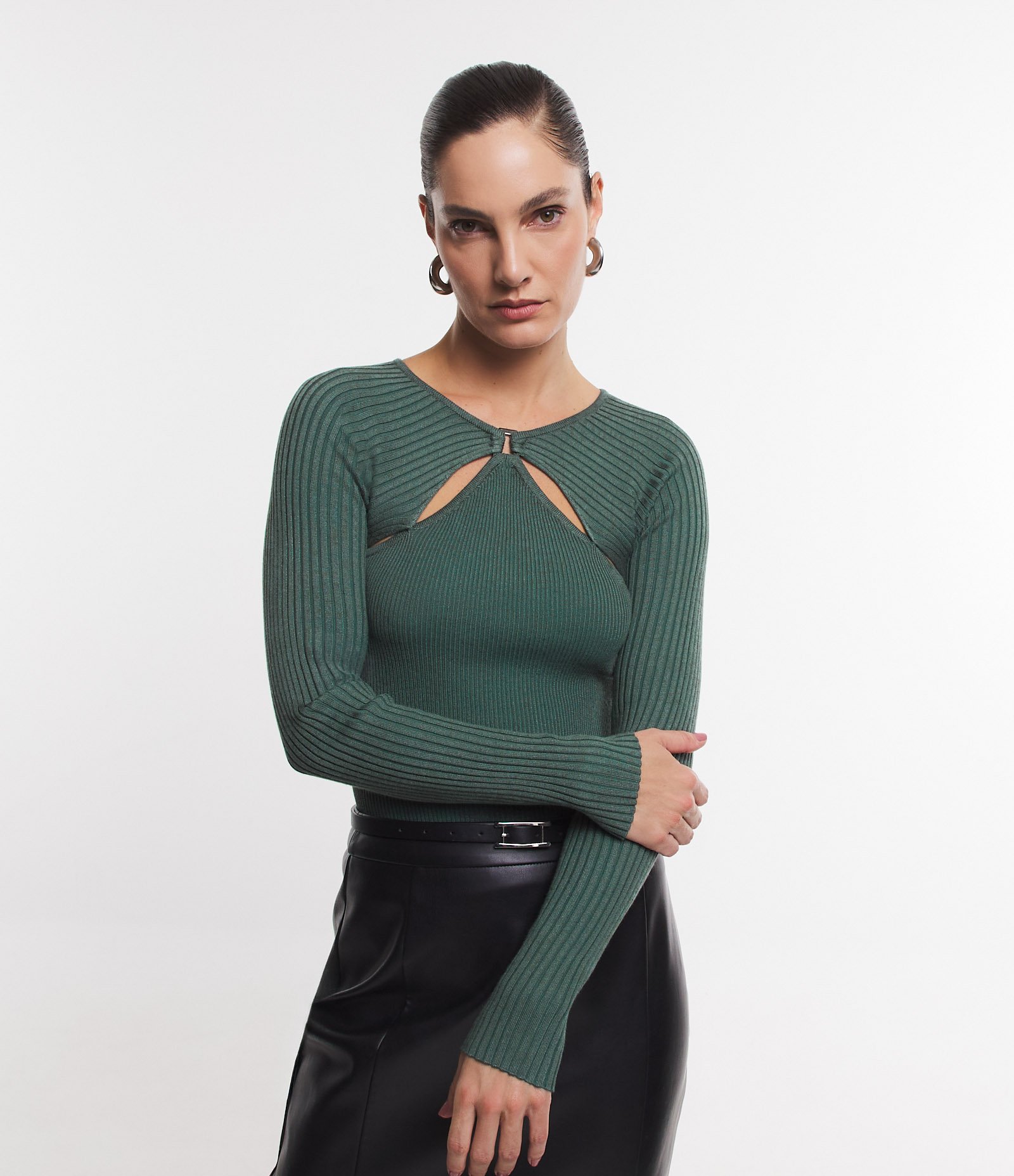 Blusa em Tricô com Detalhe Vazado na Gola e Textura Canelada Verde 1