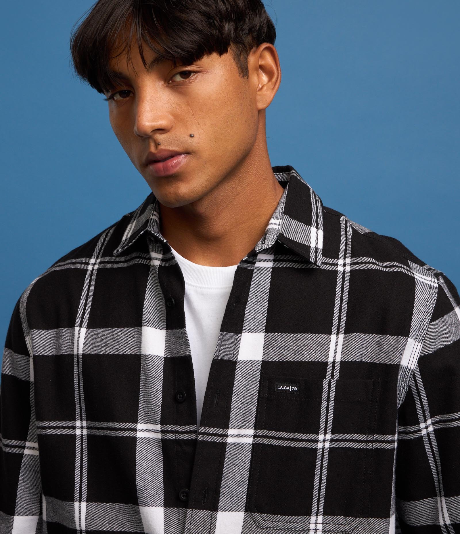 Camisa em Flanela Xadrez com Bolsos e Botões Frontais Preto 3