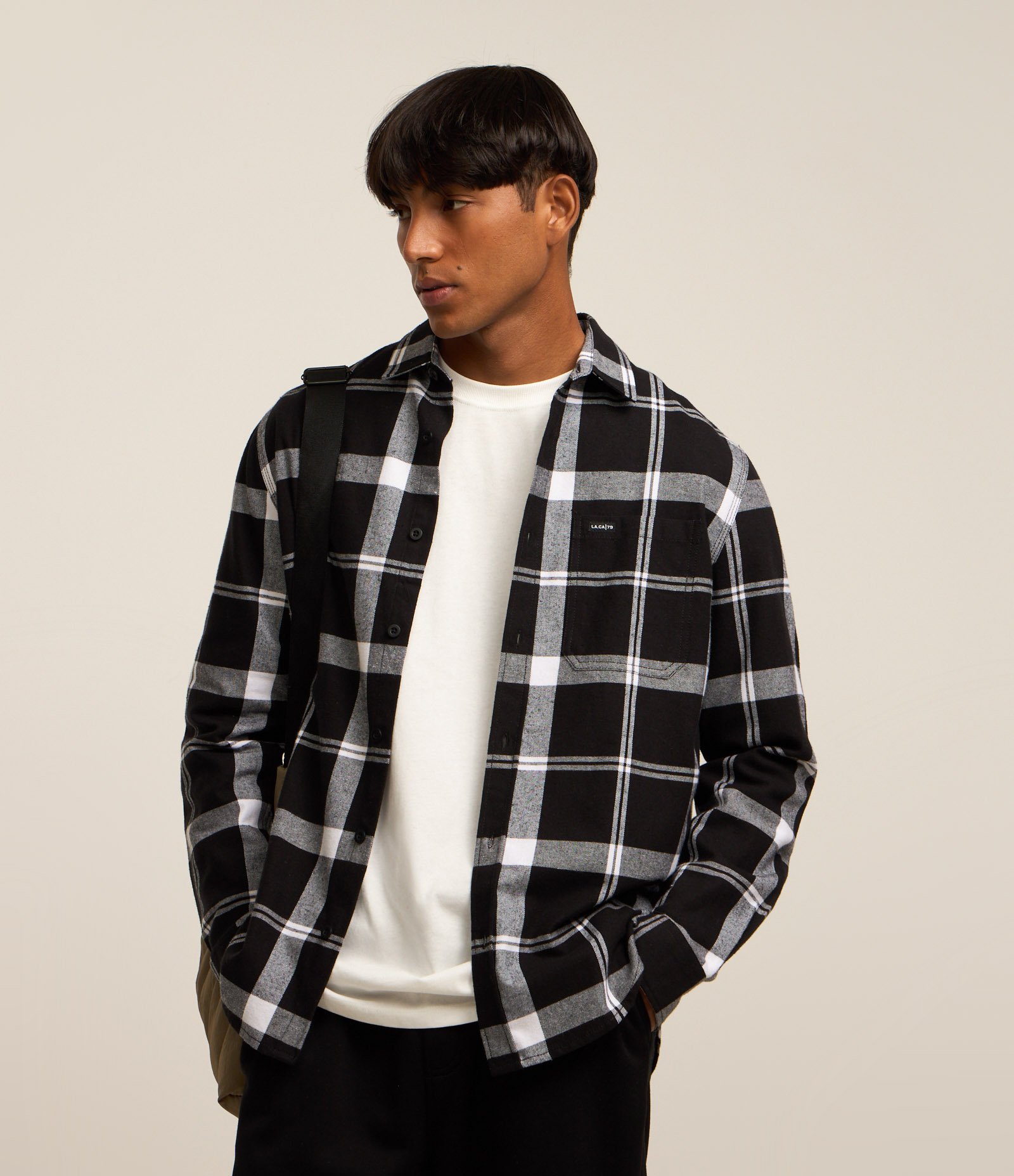 Camisa em Flanela Xadrez com Bolsos e Botões Frontais Preto 1