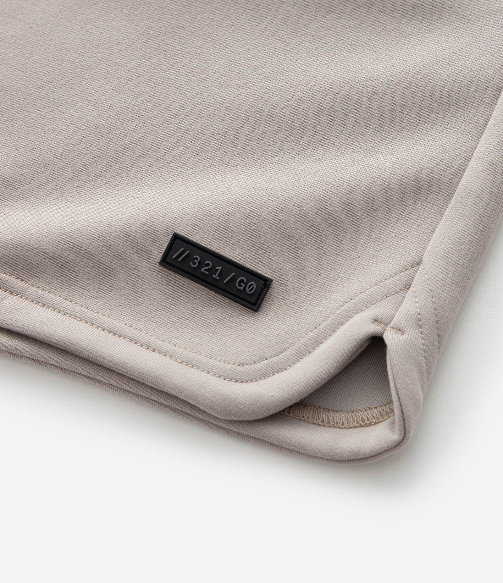 Bermuda Esportiva em Moletom Tecnológico com Cós Elástico e Zíper no Bolso 12