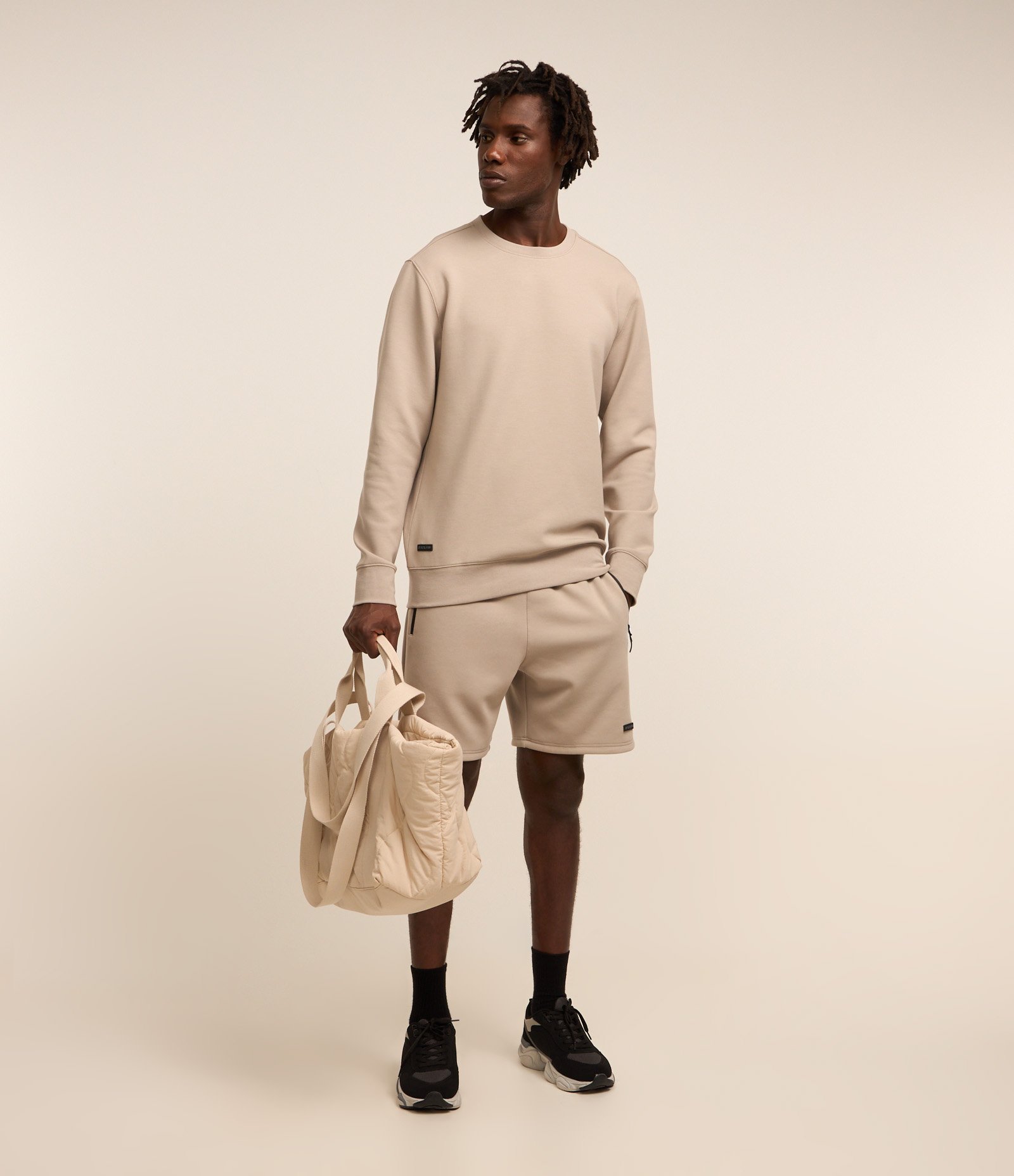 Bermuda Esportiva em Moletom Tecnológico com Cós Elástico e Zíper no Bolso 1