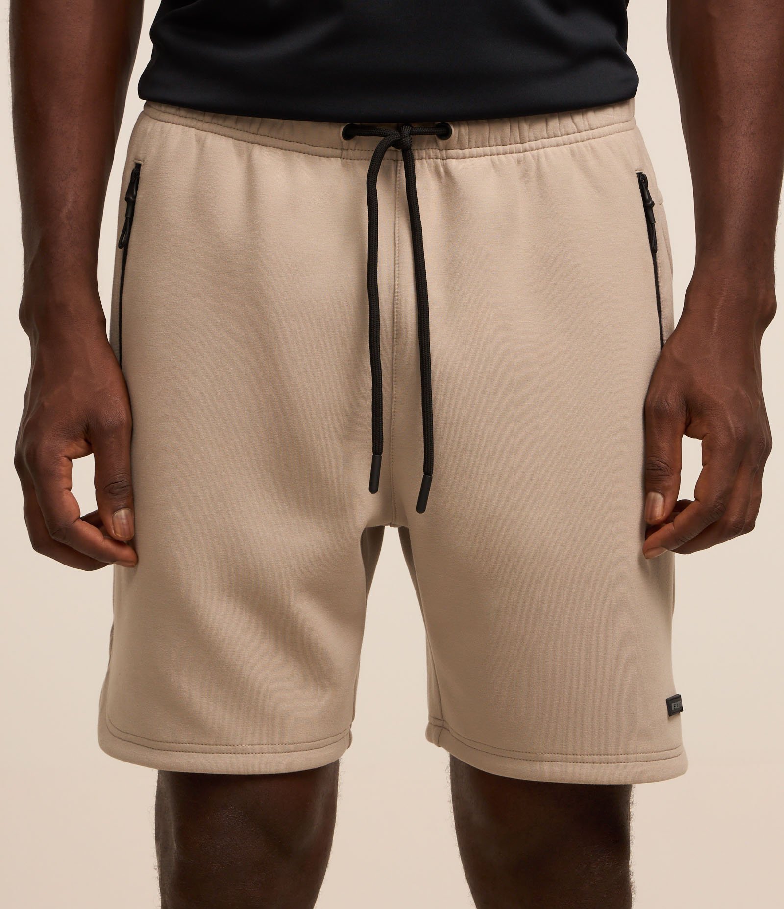 Bermuda Esportiva em Moletom Tecnológico com Cós Elástico e Zíper no Bolso 2