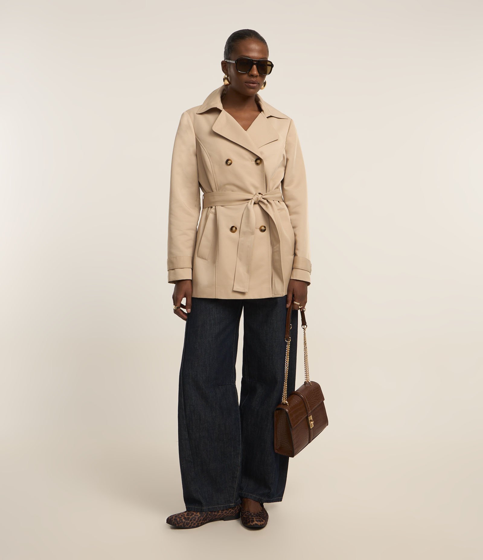 Casaco Trench Coat Alfaiatado com Detalhes Acetinados Bege 8