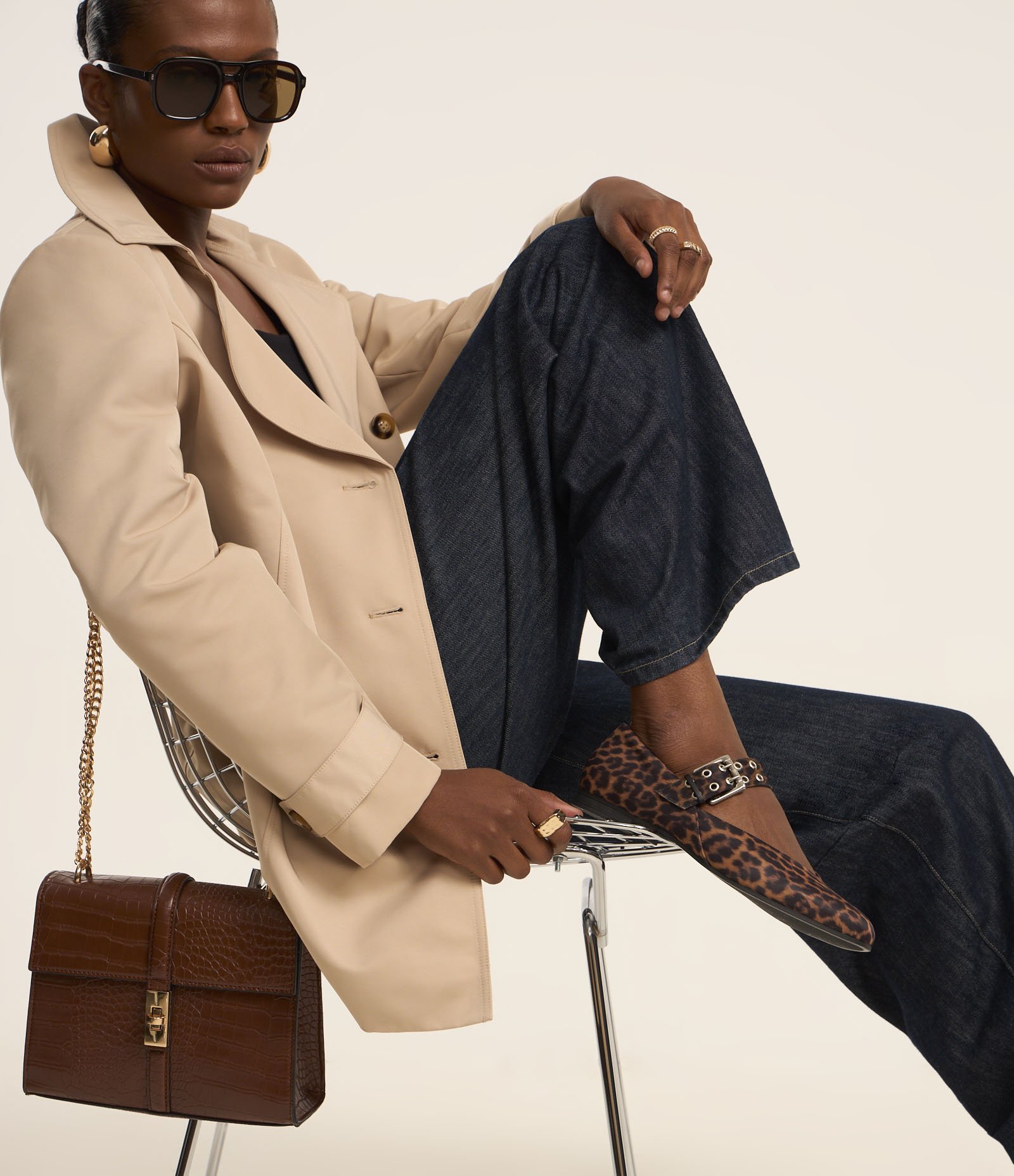 Casaco Trench Coat Alfaiatado com Detalhes Acetinados Bege 9