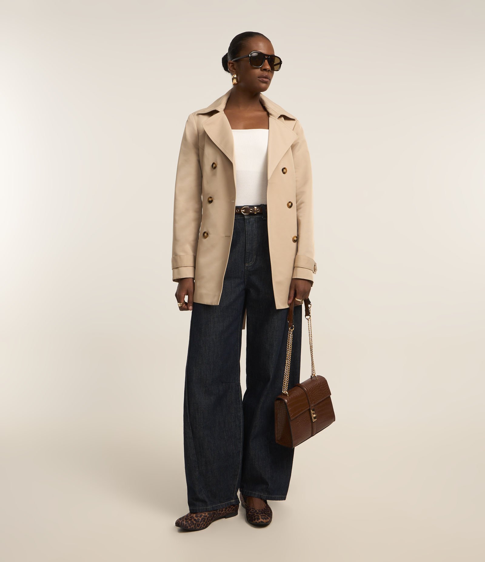 Casaco Trench Coat Alfaiatado com Detalhes Acetinados Bege 2