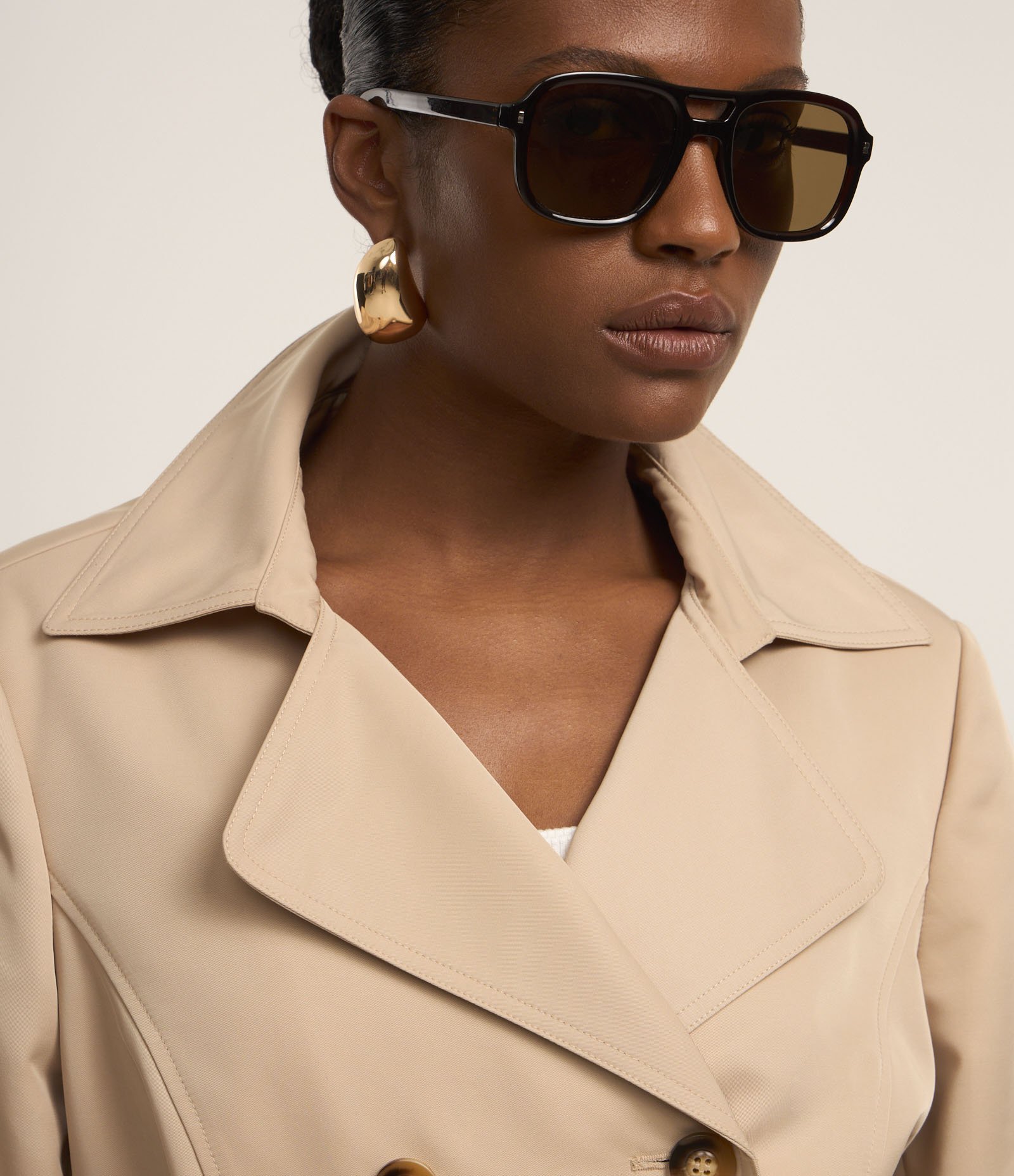 Casaco Trench Coat Alfaiatado com Detalhes Acetinados Bege 7