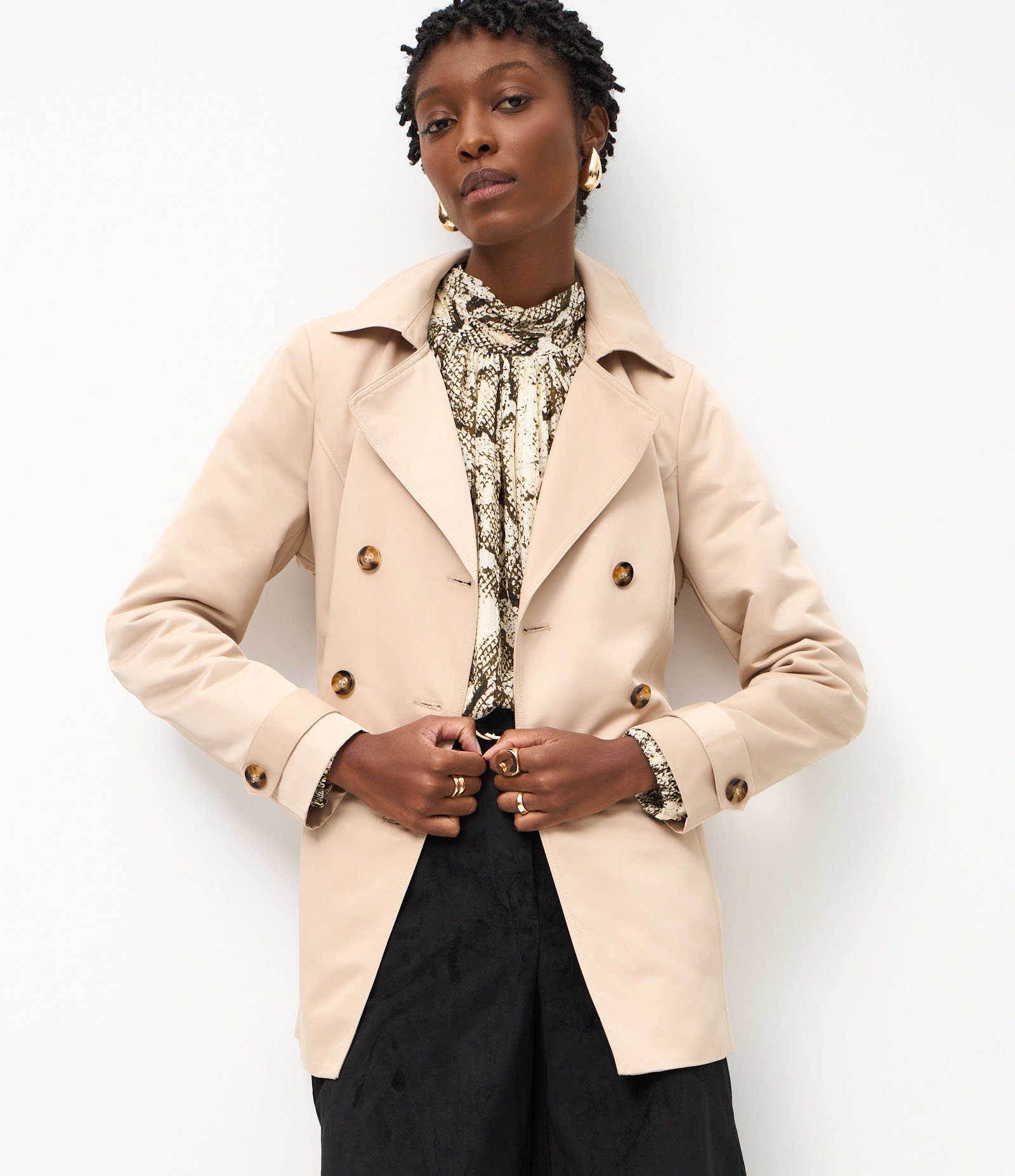 Casaco Trench Coat Alfaiatado com Detalhes Acetinados Bege 12