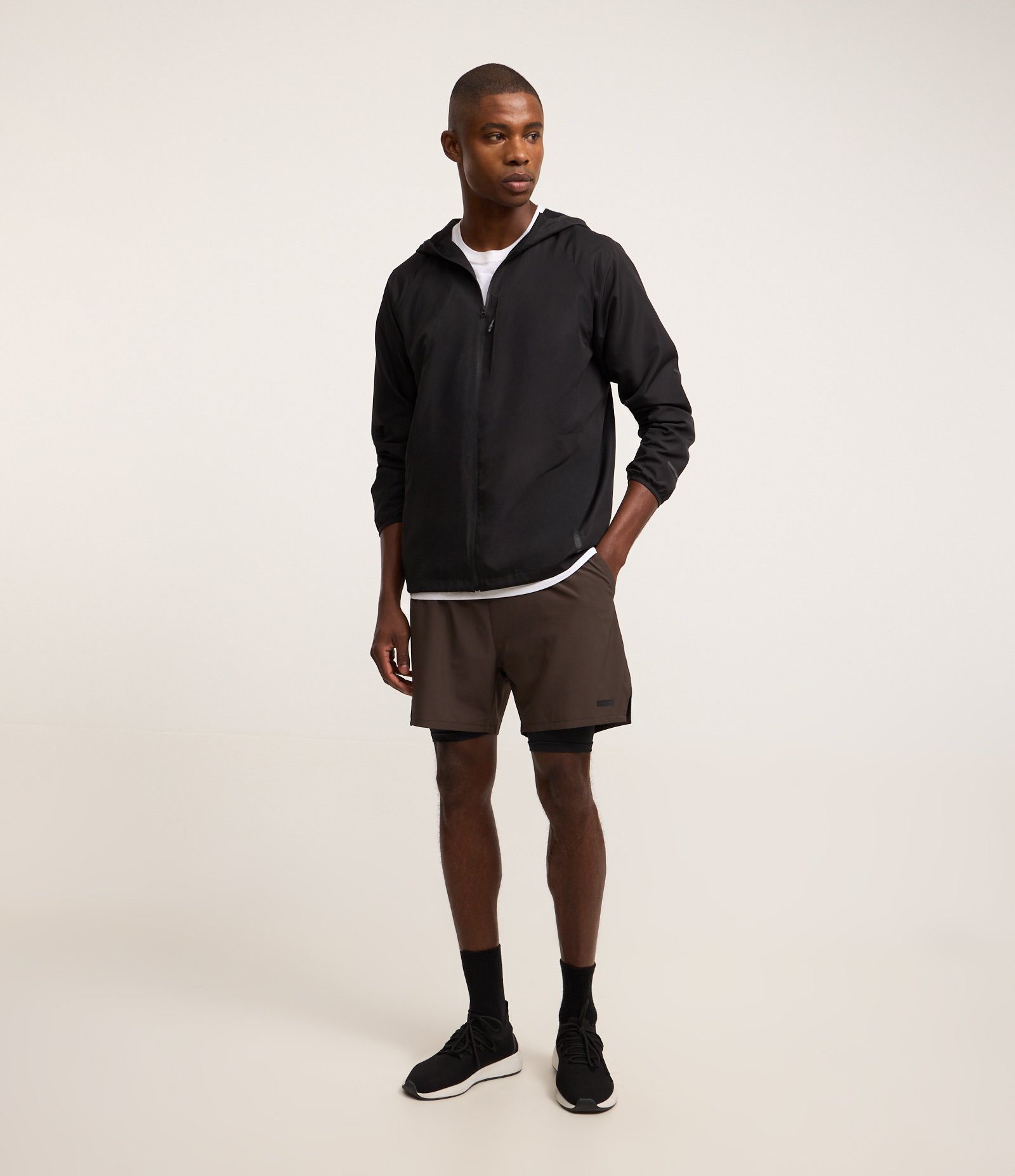 Jaqueta Esportiva com Punhos Ajustados e Capuz Preto 2