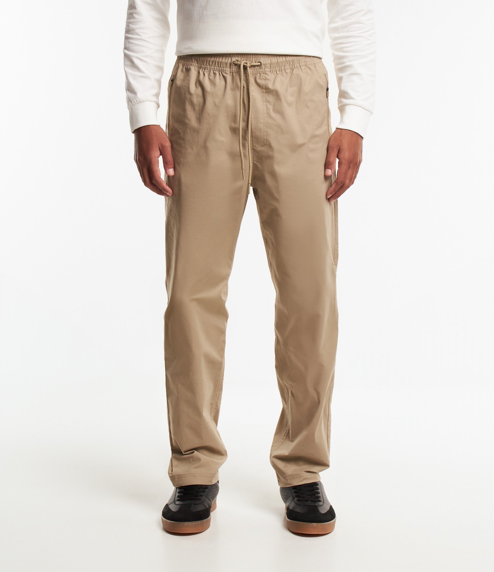 Calça em Sarja com Cintura Elástica e Bolsos Diferenciados Bege 2