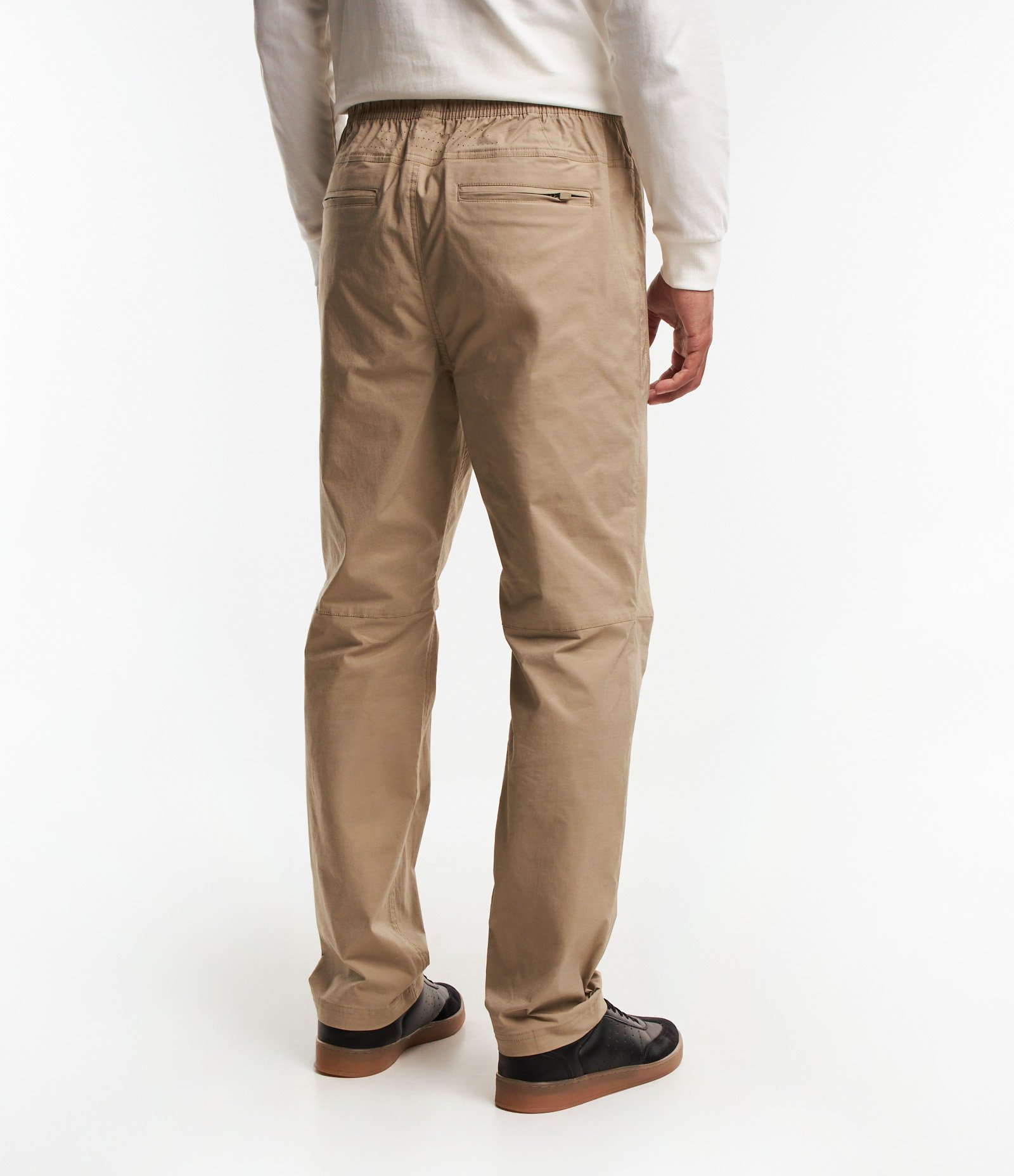 Calça em Sarja com Cintura Elástica e Bolsos Diferenciados Bege 3