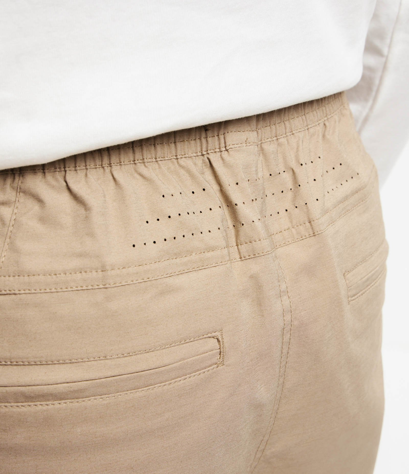 Calça em Sarja com Cintura Elástica e Bolsos Diferenciados Bege 5