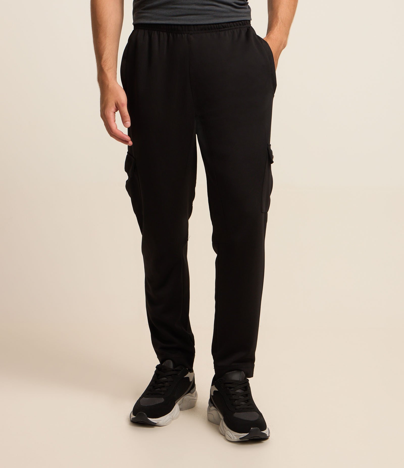 Calça em Microfibra com Bolso Cargo Preto 2