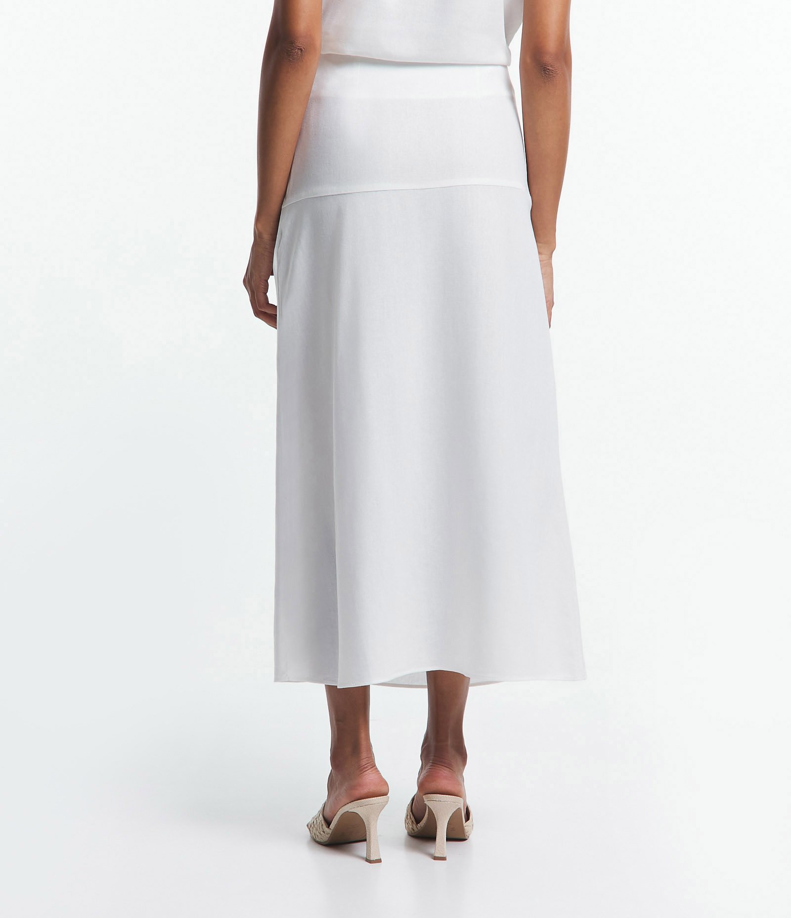 Saia Midi em Linho com Franzido com Amarração e Fenda Off White 4