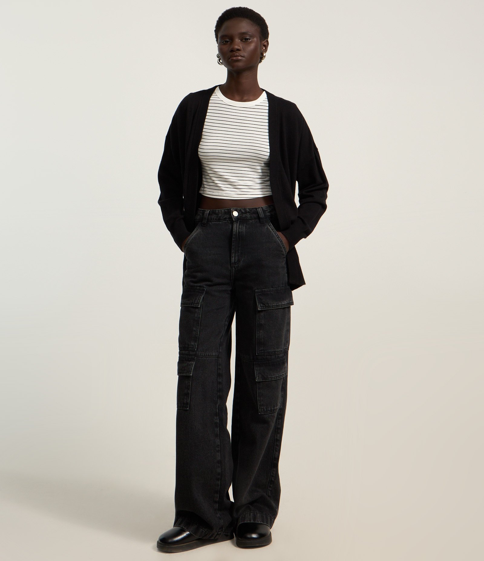 Cardigan Básico em Tricô Leve Preto 2