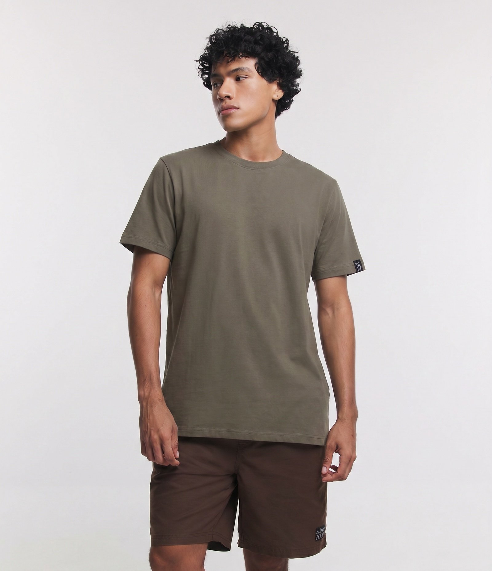 Camiseta Comfort Básica em Malhão com Etiqueta na Manga Verde Escuro 1