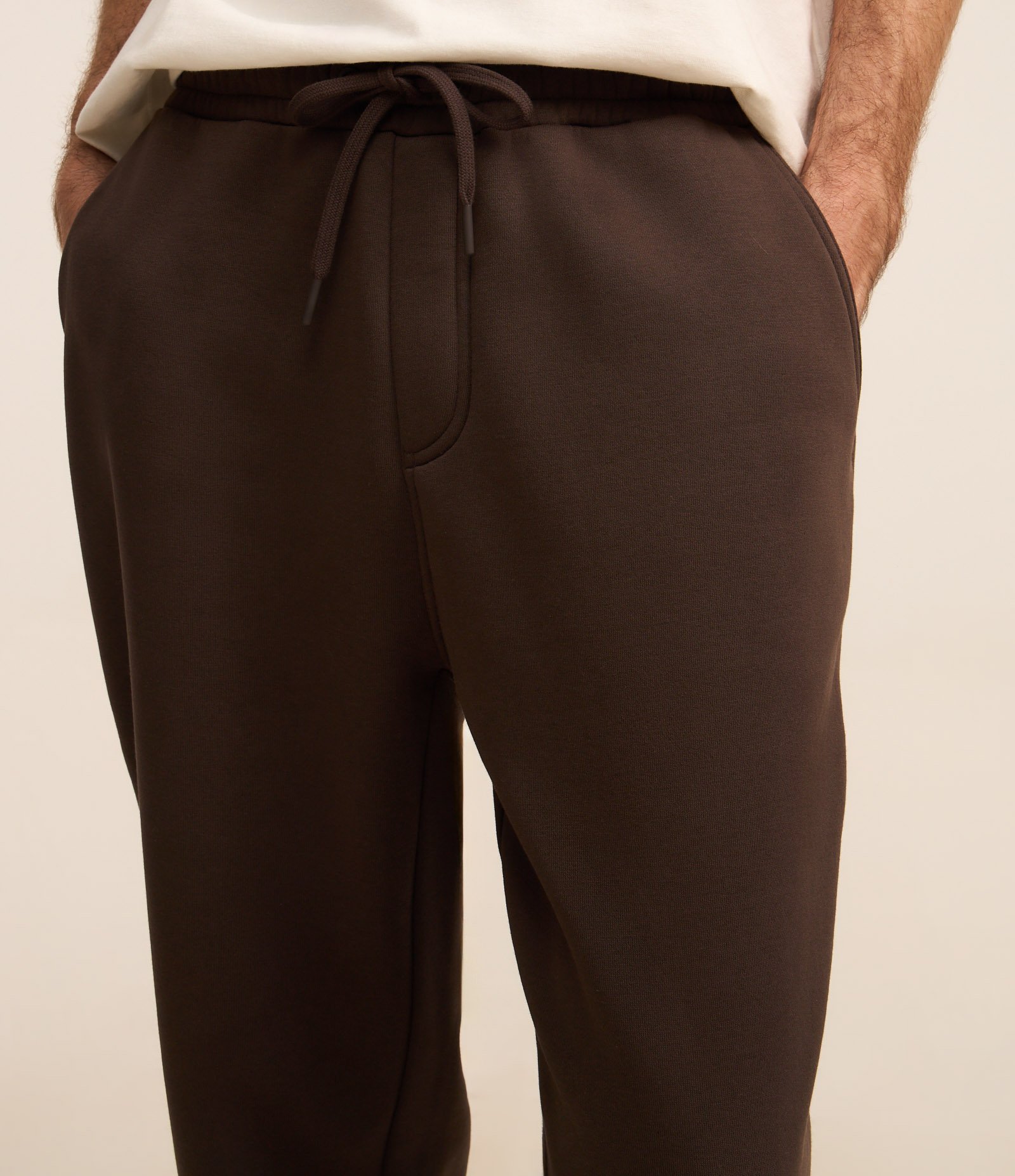 Calça Reta em Moletom com Bolsos e Amarração no Cós Marrom 4