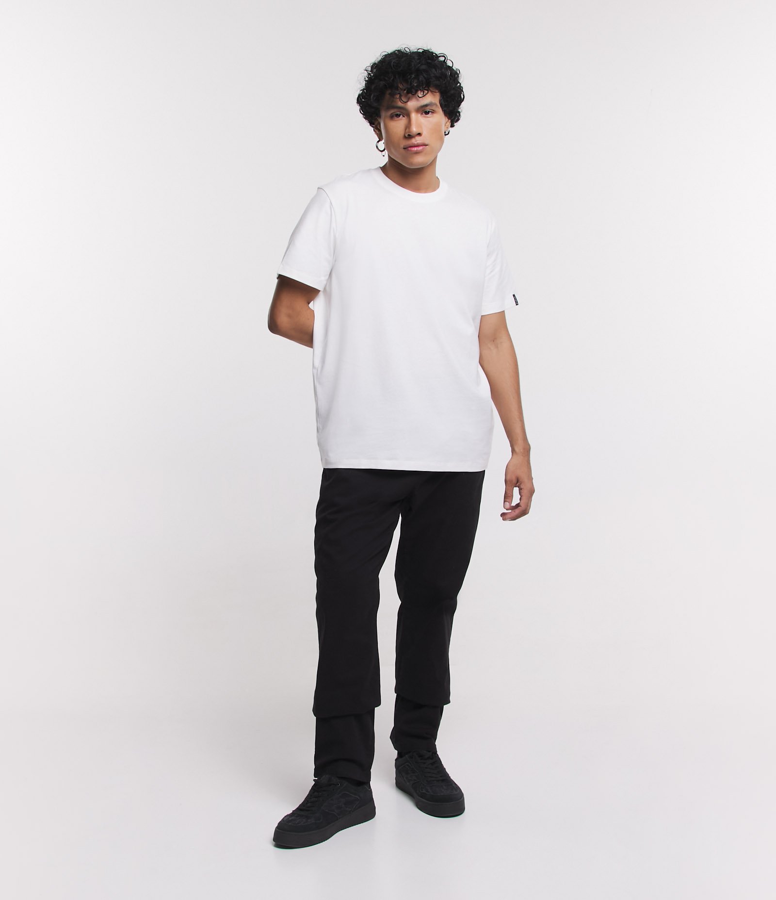 Camiseta Comfort Básica em Malhão com Etiqueta na Manga Branco 3