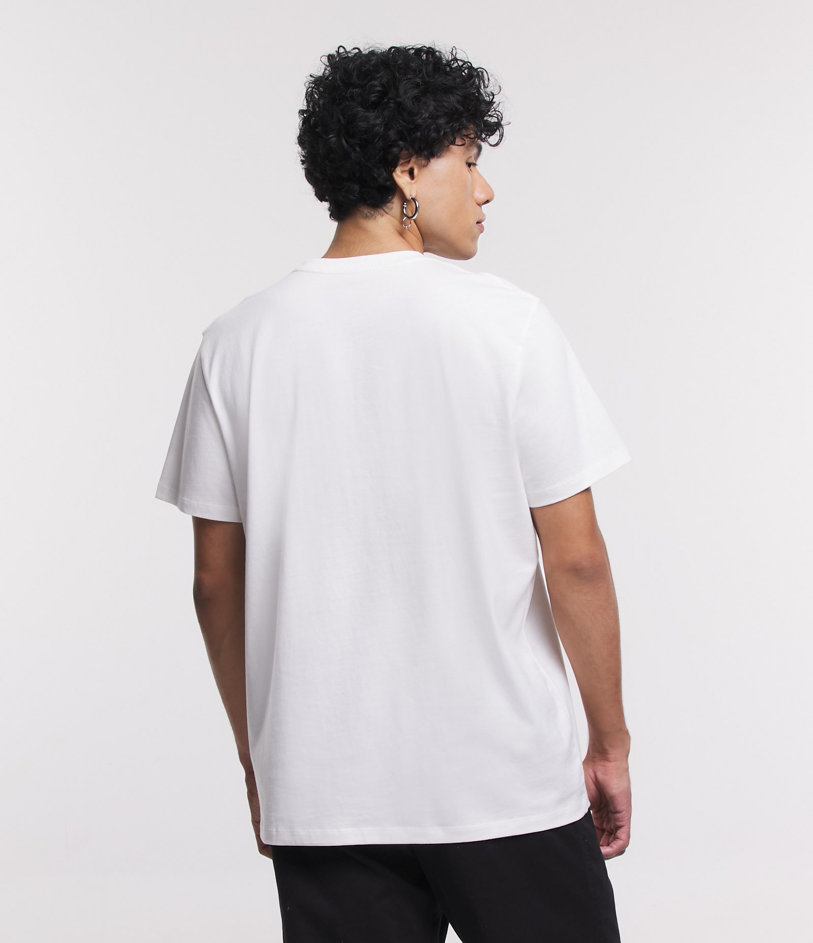 Camiseta Comfort Básica em Malhão com Etiqueta na Manga Branco 4