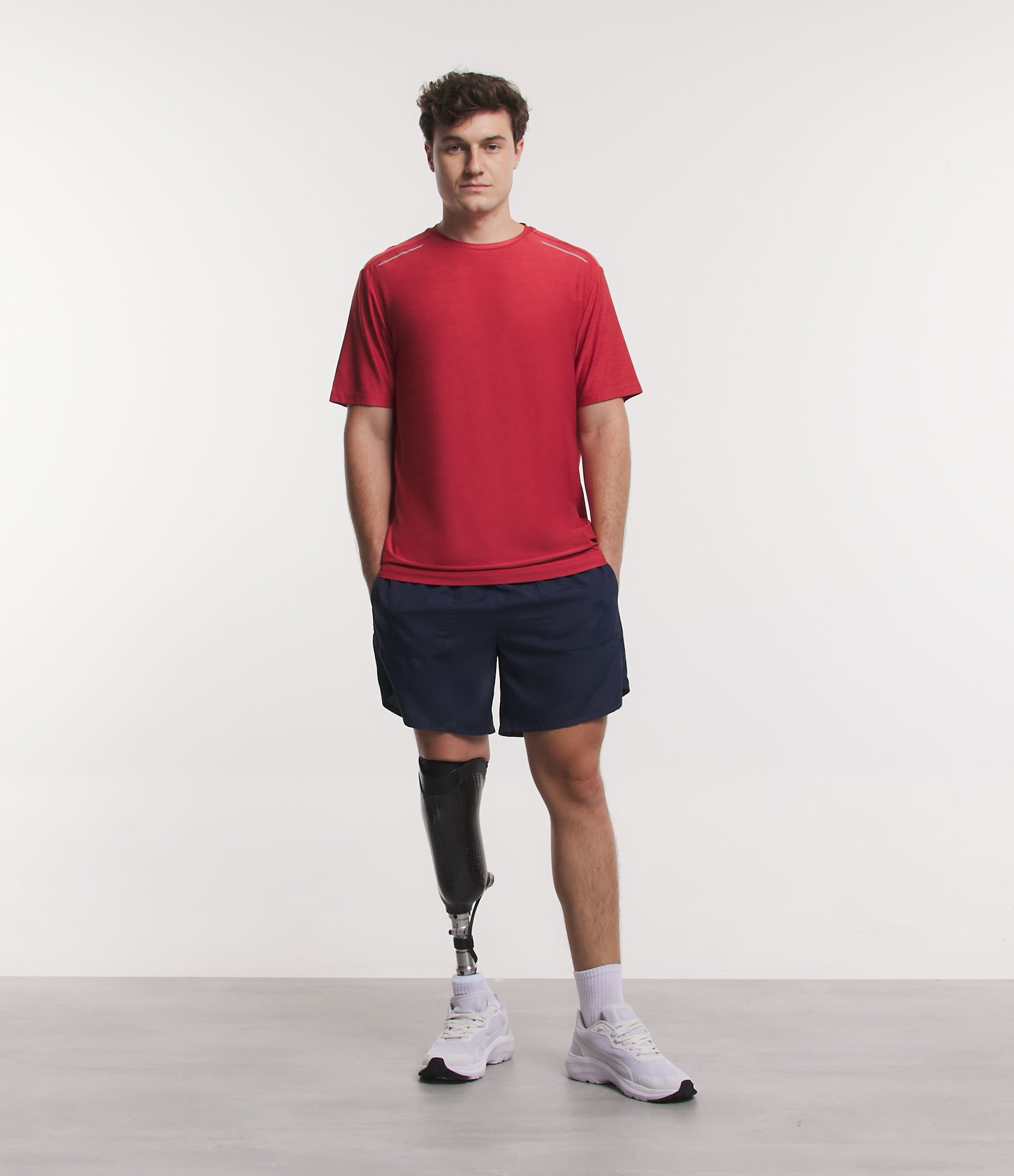 Camiseta Esportiva com Tecnologia Dry e Detalhes Refletivos 2