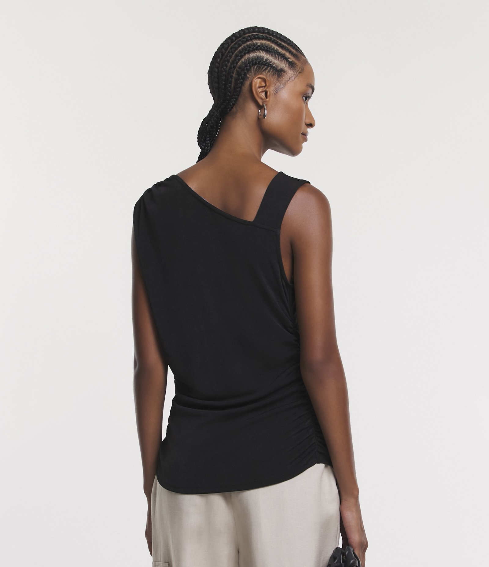 Blusa sem Manga com Decote Assimétrico e Detalhes Drapeados Preto 3