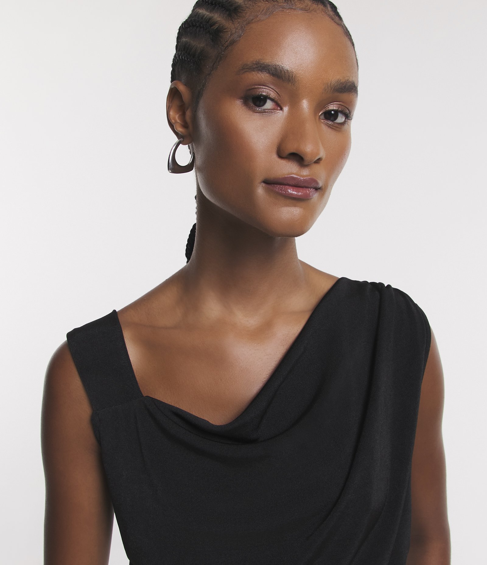 Blusa sem Manga com Decote Assimétrico e Detalhes Drapeados Preto 5