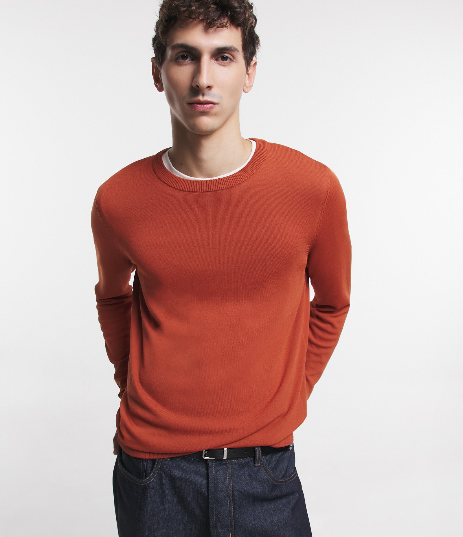 Suéter Básico em Viscose com Gola Redonda Terracota 6