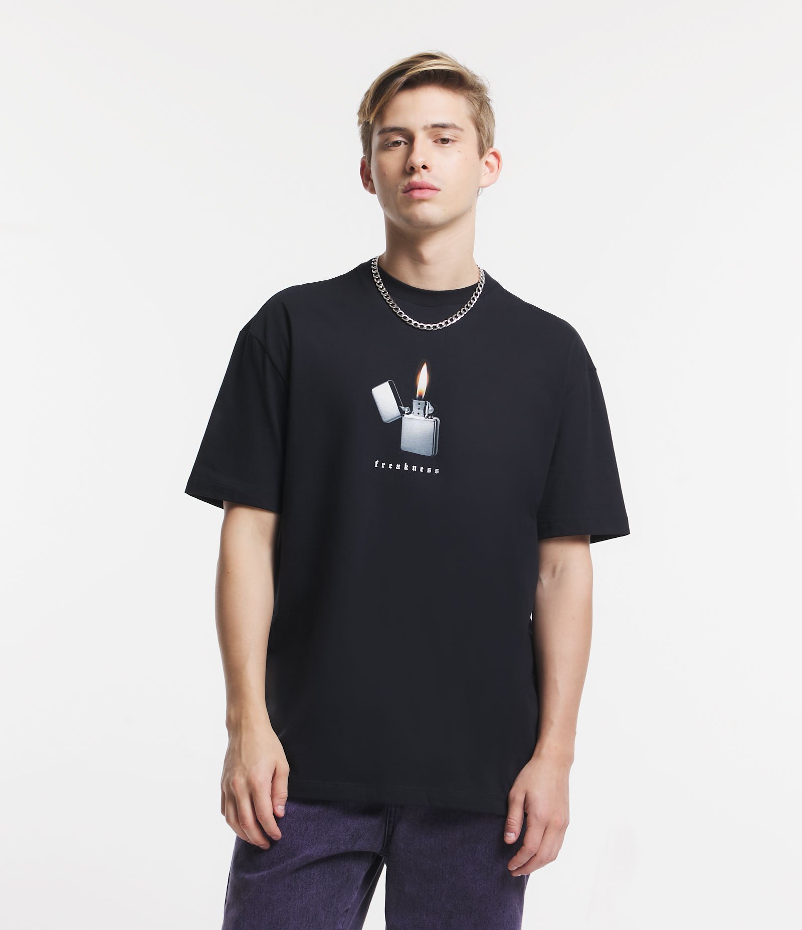 Camiseta Relaxed em algodão com Estampa de Isqueiro Preto 1