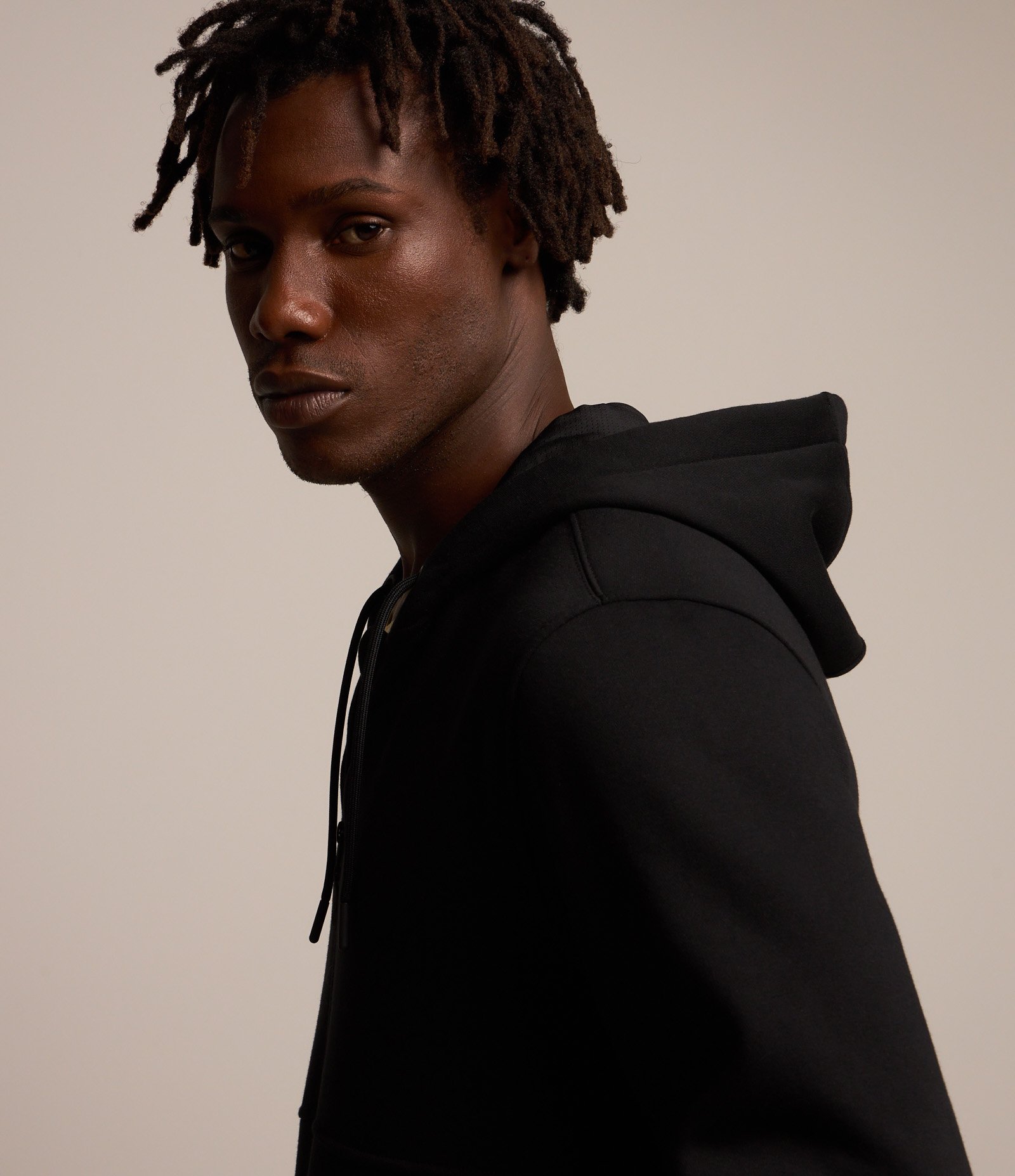 Casaco Básico em Moletom com Capuz e Zíper Frontal Preto 6