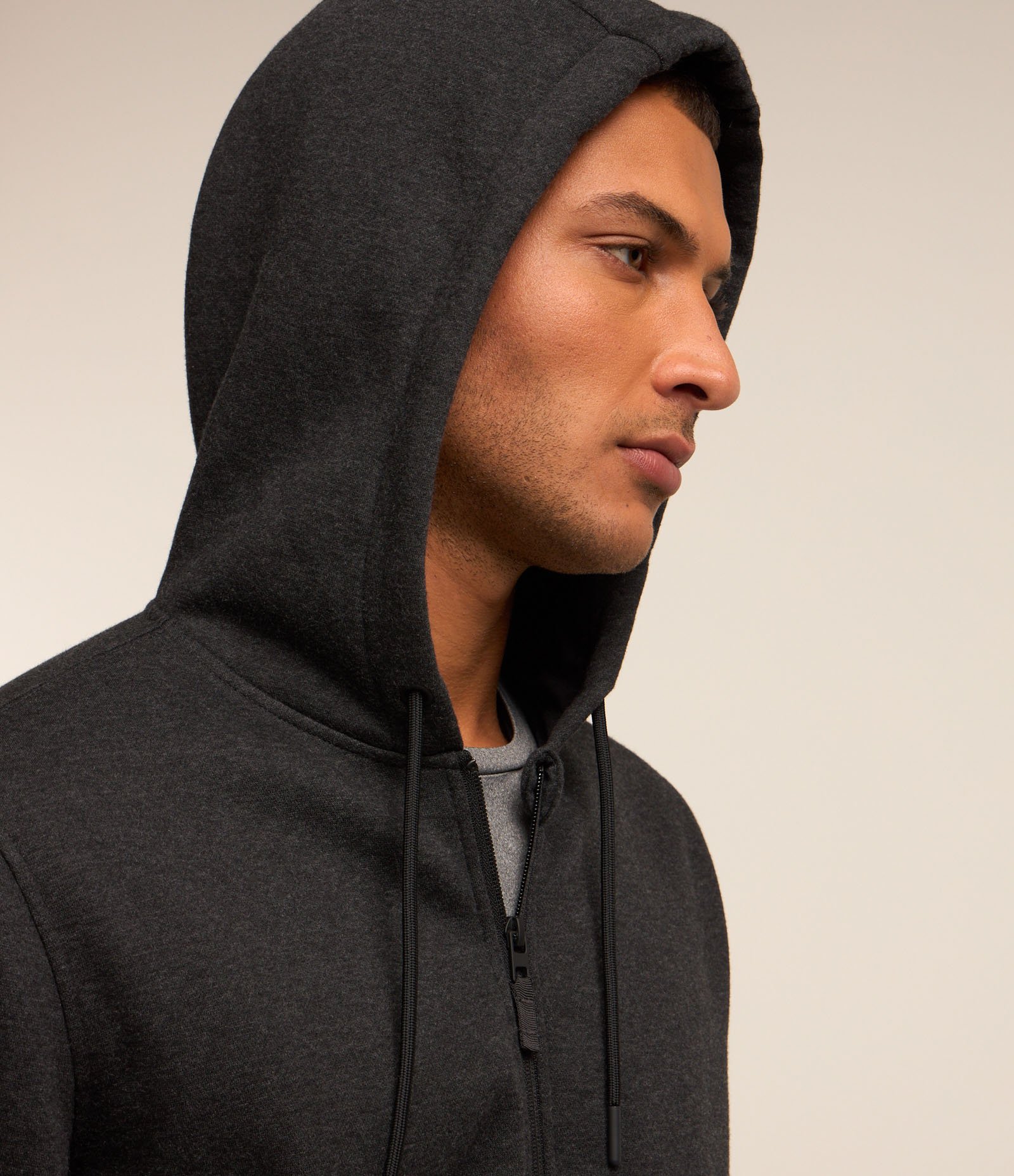 Casaco Básico em Moletom com Capuz e Zíper Frontal Cinza Escuro 3