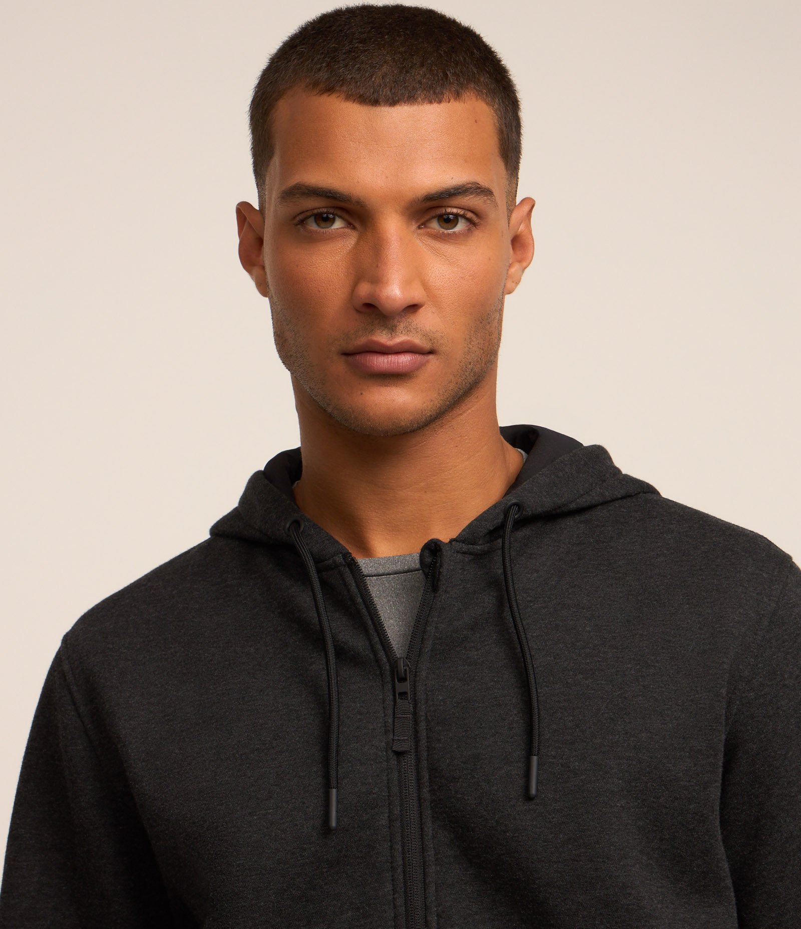 Casaco Básico em Moletom com Capuz e Zíper Frontal Cinza Escuro 4