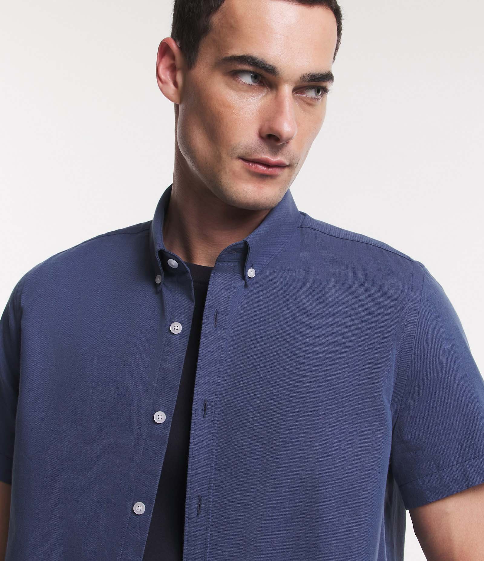 Camisa Comfort em Oxford com Gola Colarinho e Manga Curta Azul Médio 4