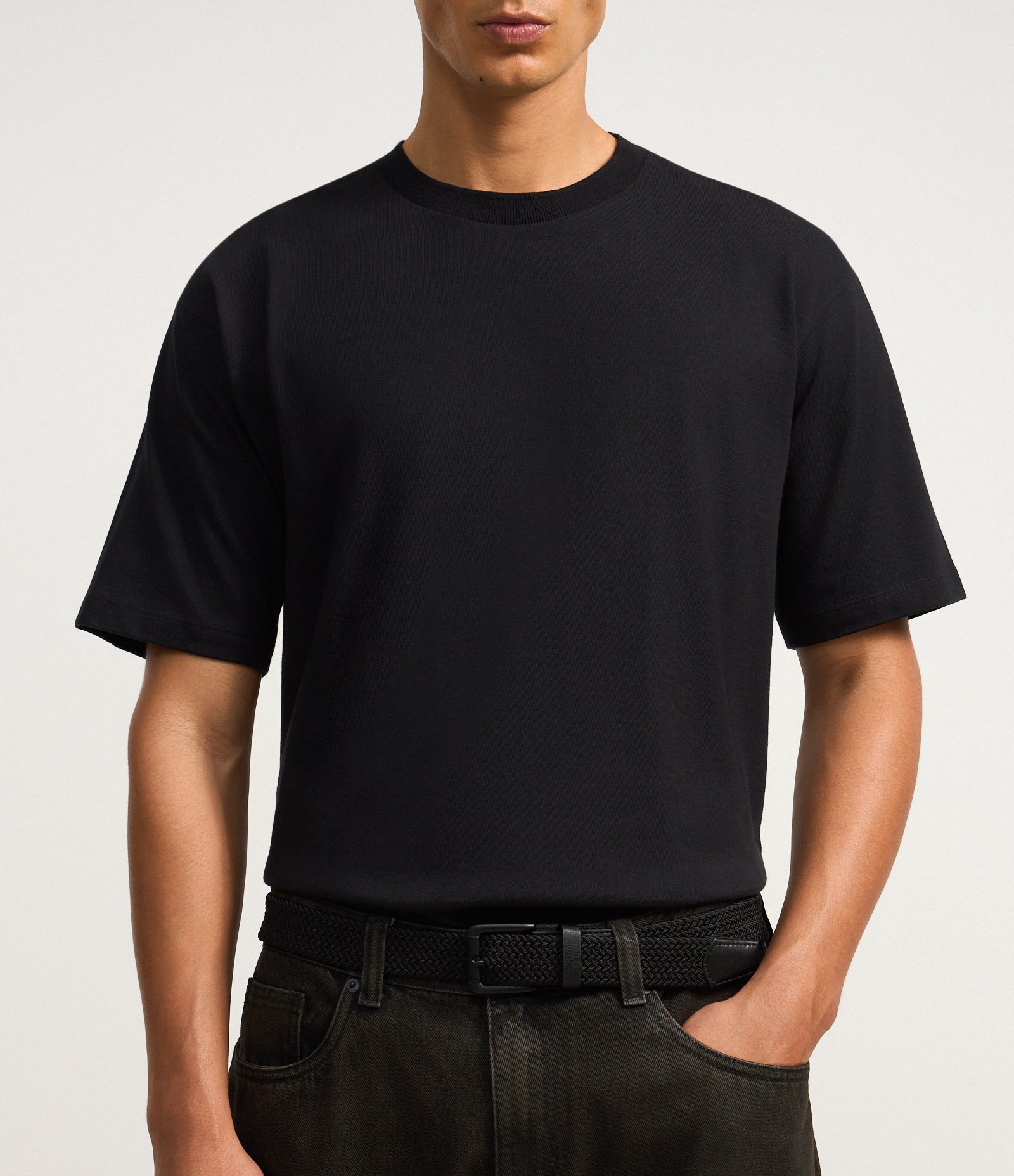 Cinto com Textura Tresse e Ponteiras de Pu Preto 3