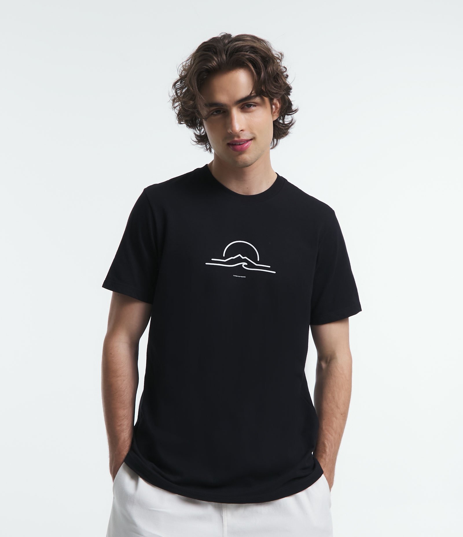 Camiseta Regular em Algodão com Estampa de Sol e Mar em Relevo Preto 1