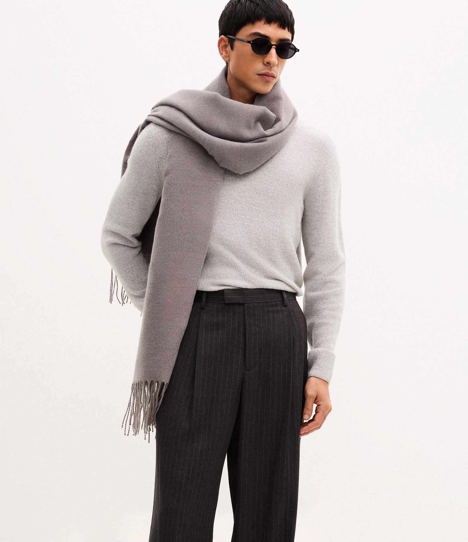 Cachecol Dupla Face em Tricô com Franjas nas Pontas Cinza 2