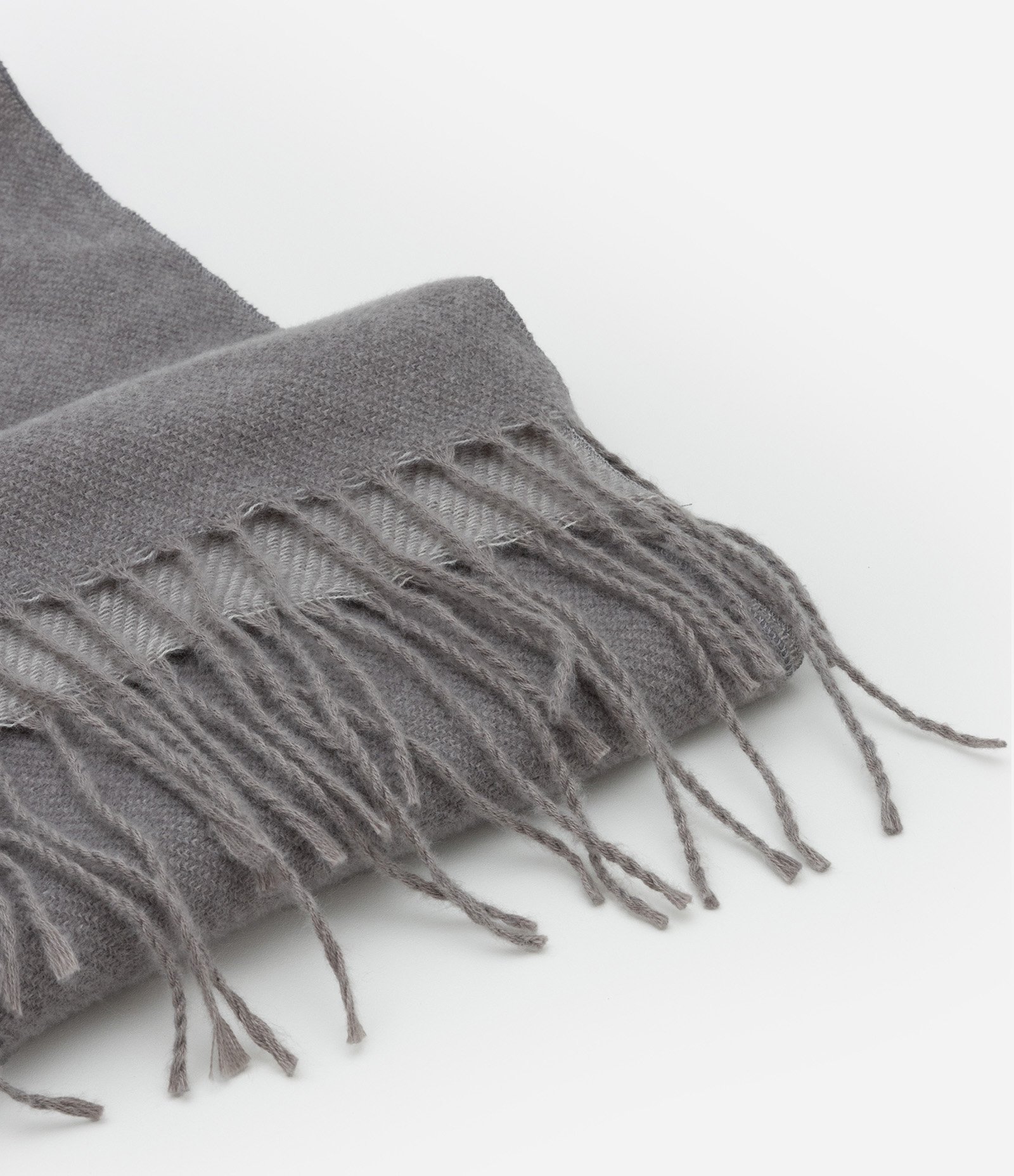 Cachecol Dupla Face em Tricô com Franjas nas Pontas Cinza 8