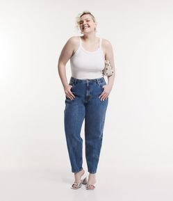 Calça Mom Cintura Média em Jeans Curve & Plus Size
