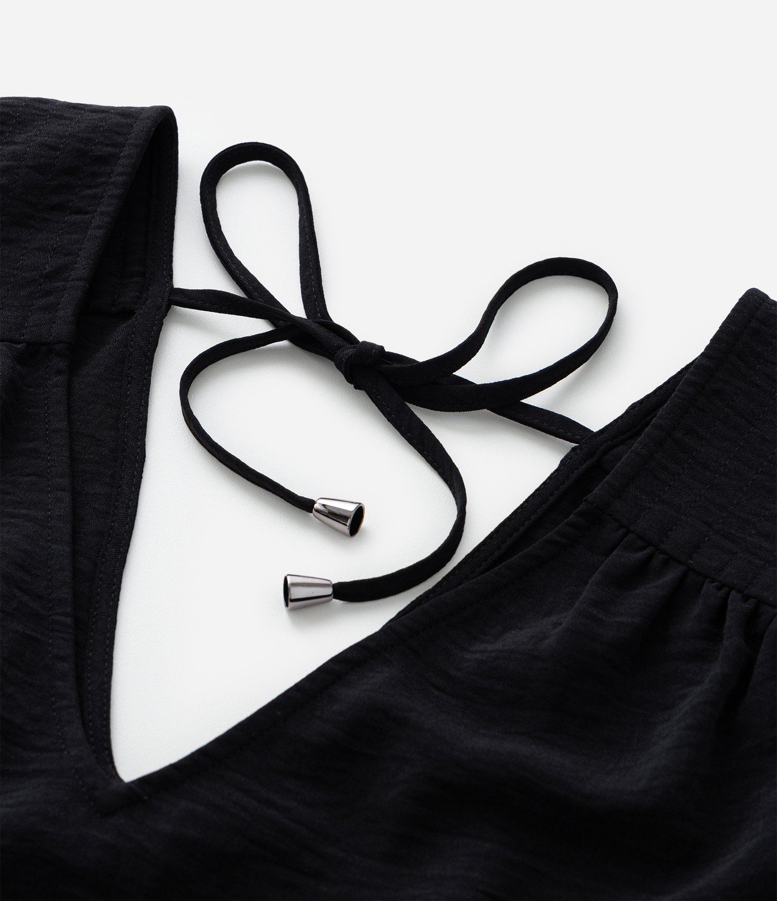 Blusa sem Manga com Decote V e Texturas Curve & Plus Size Preto 9