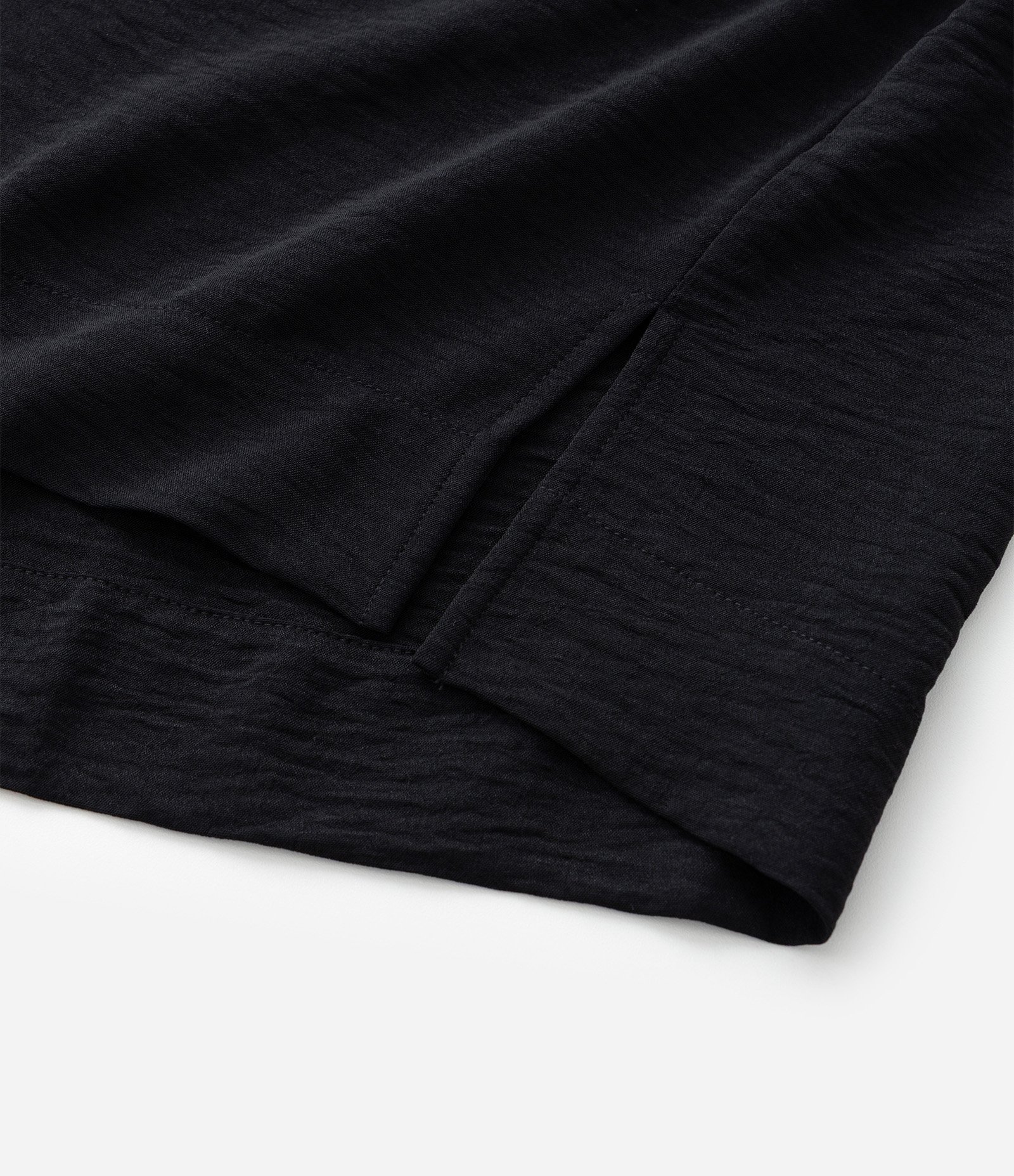 Blusa sem Manga com Decote V e Texturas Curve & Plus Size Preto 10