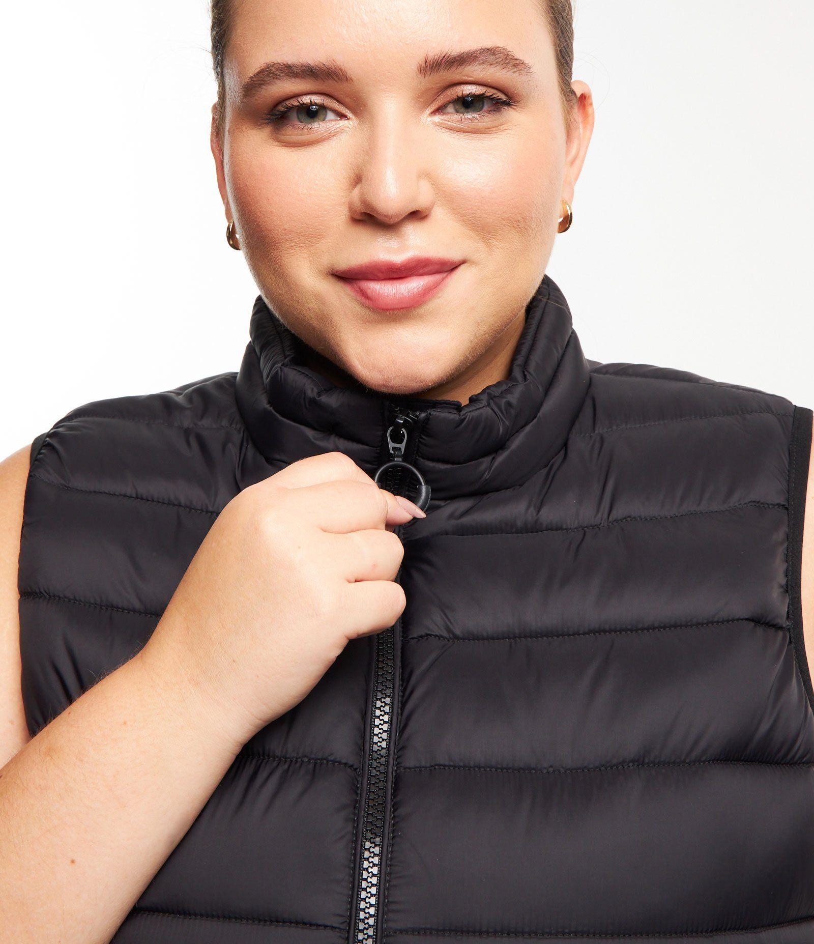 Colete Puffer Em Poliamida Ultraleve Gola Alta Curve Plus Size Preto