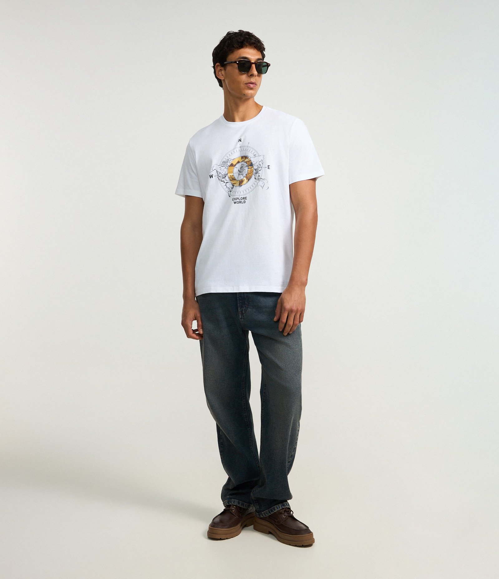 Camiseta Comfort em Algodão com Estampa Bússola Explore World Branco 2