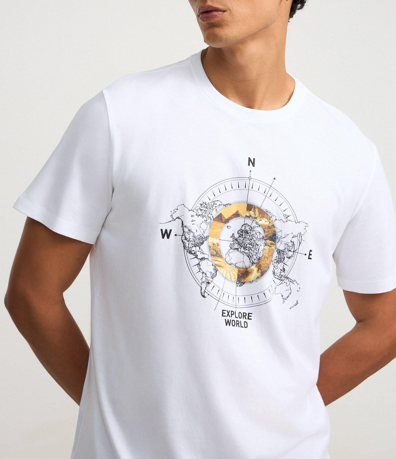 Camiseta Comfort em Algodão com Estampa Bússola Explore World Branco 3