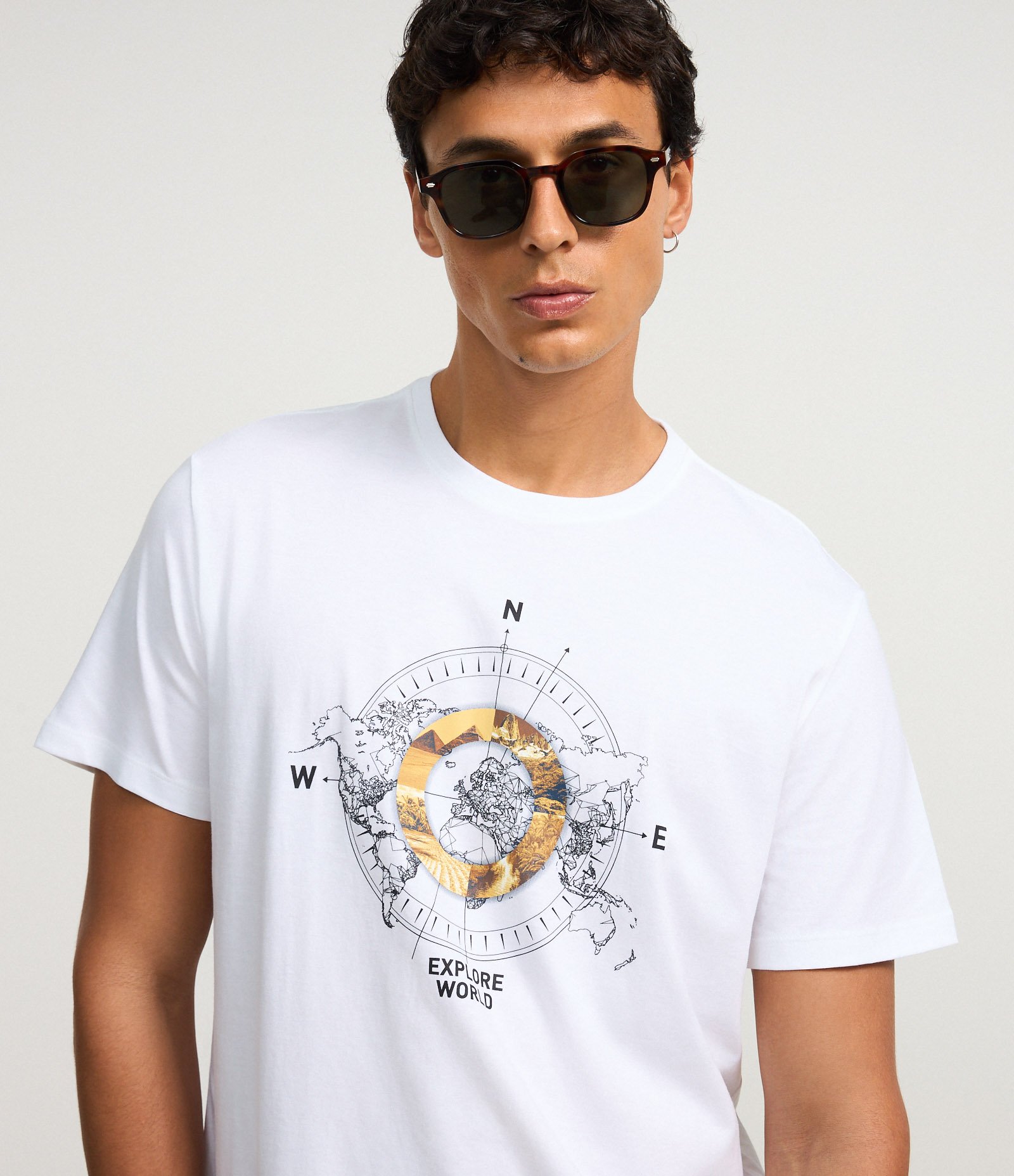 Camiseta Comfort em Algodão com Estampa Bússola Explore World Branco 4