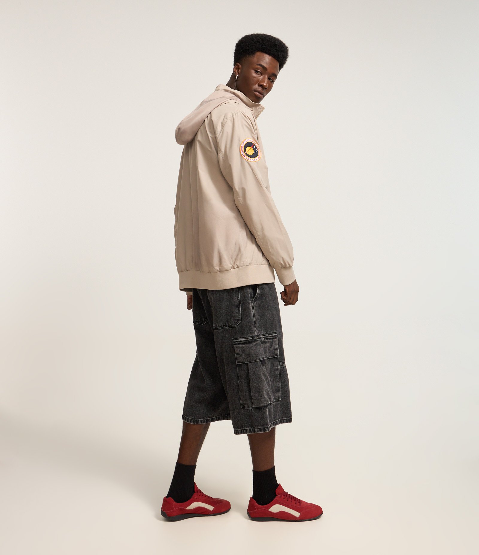 Jaqueta Quebra-Vento com Capuz e Estampa Nasa Cinza 7