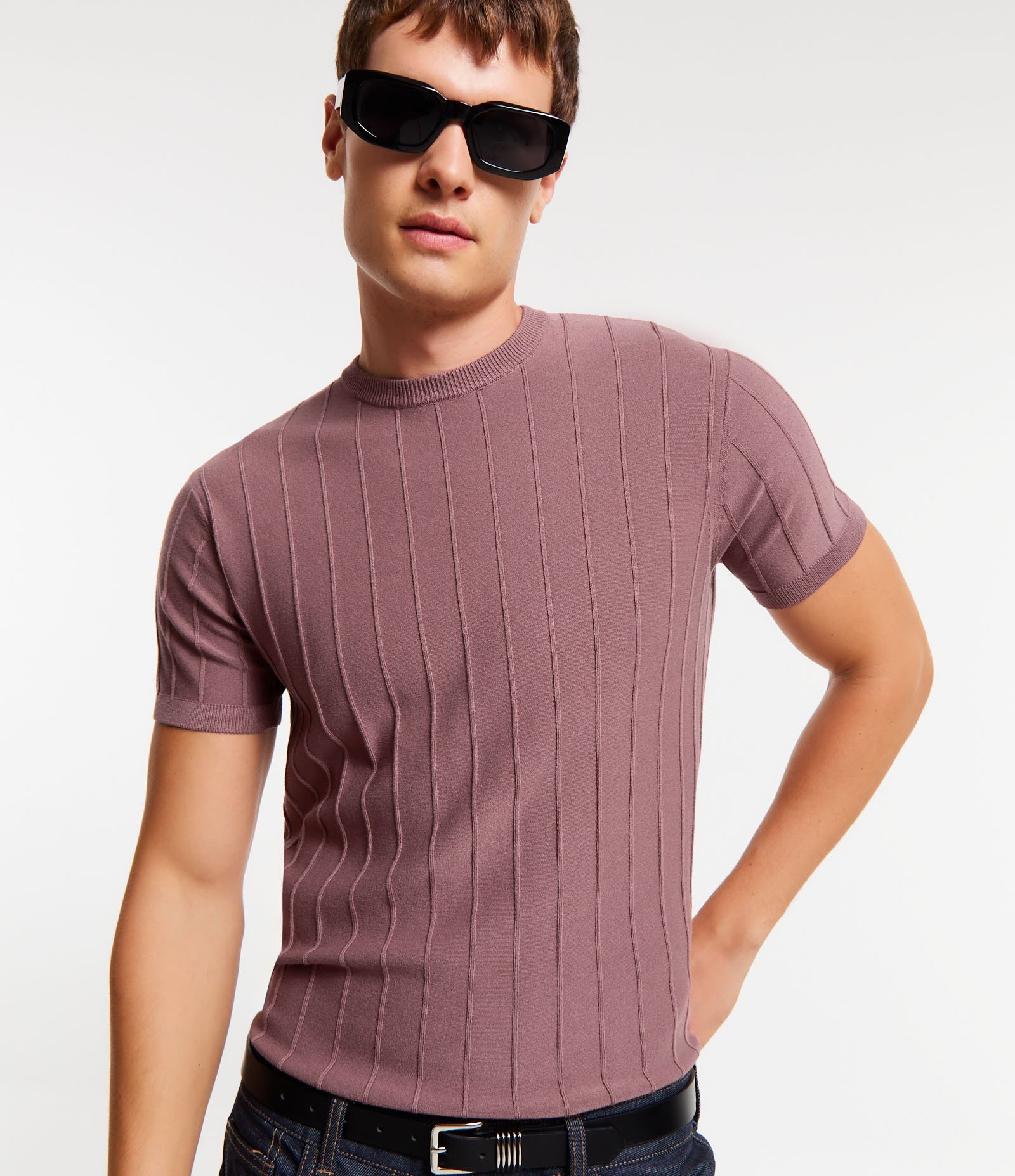 Camiseta Slim em Tricô com Relevos Verticais Vermelho 1