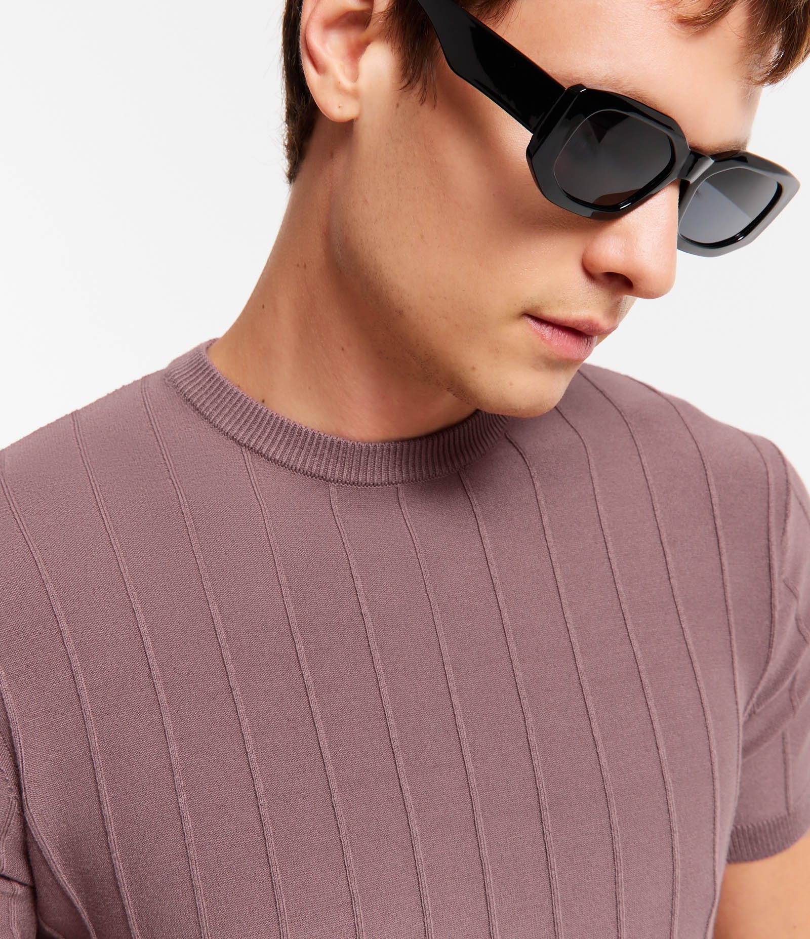 Camiseta Slim em Tricô com Relevos Verticais Vermelho 3